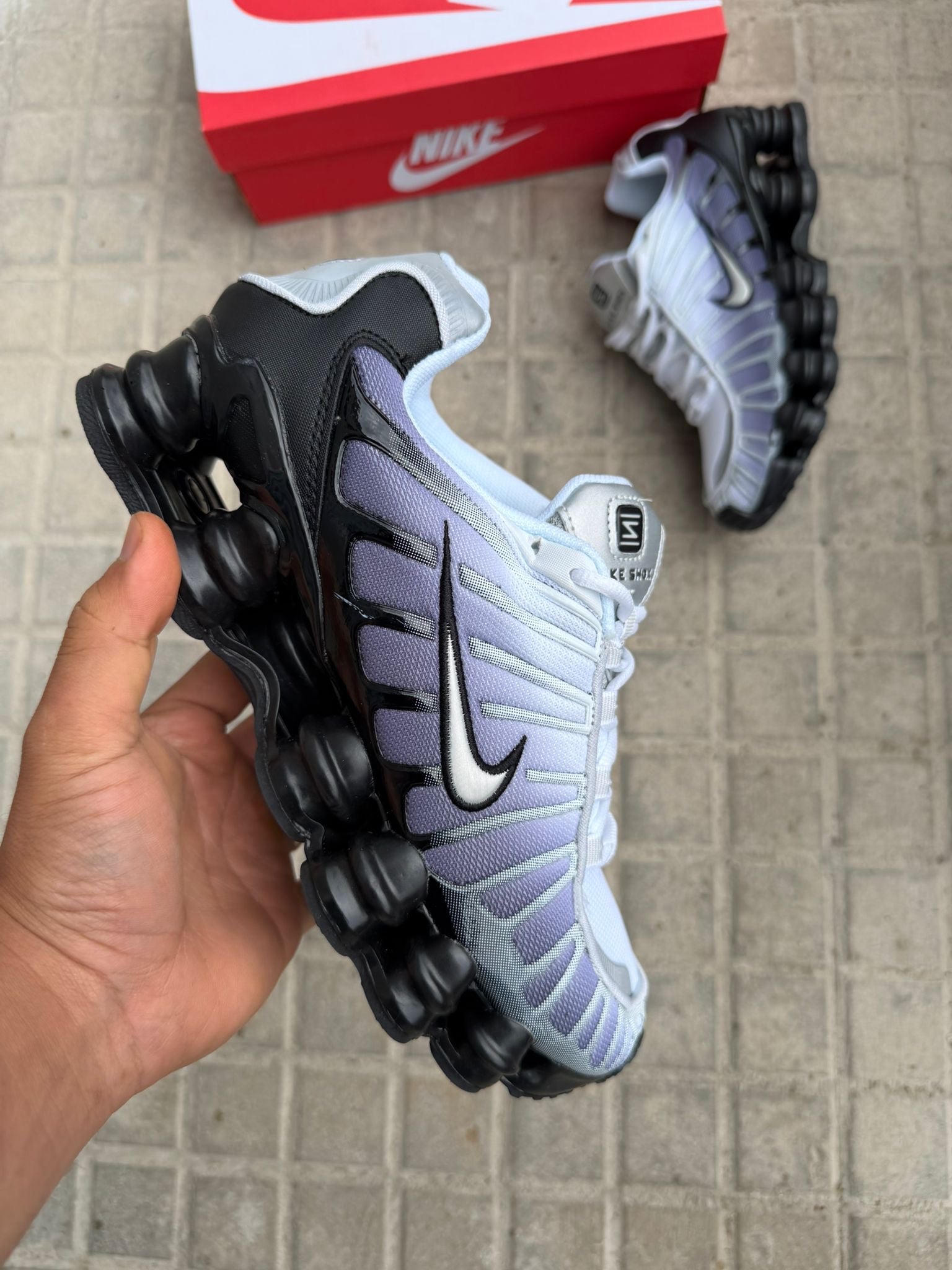 NIKE SHOX