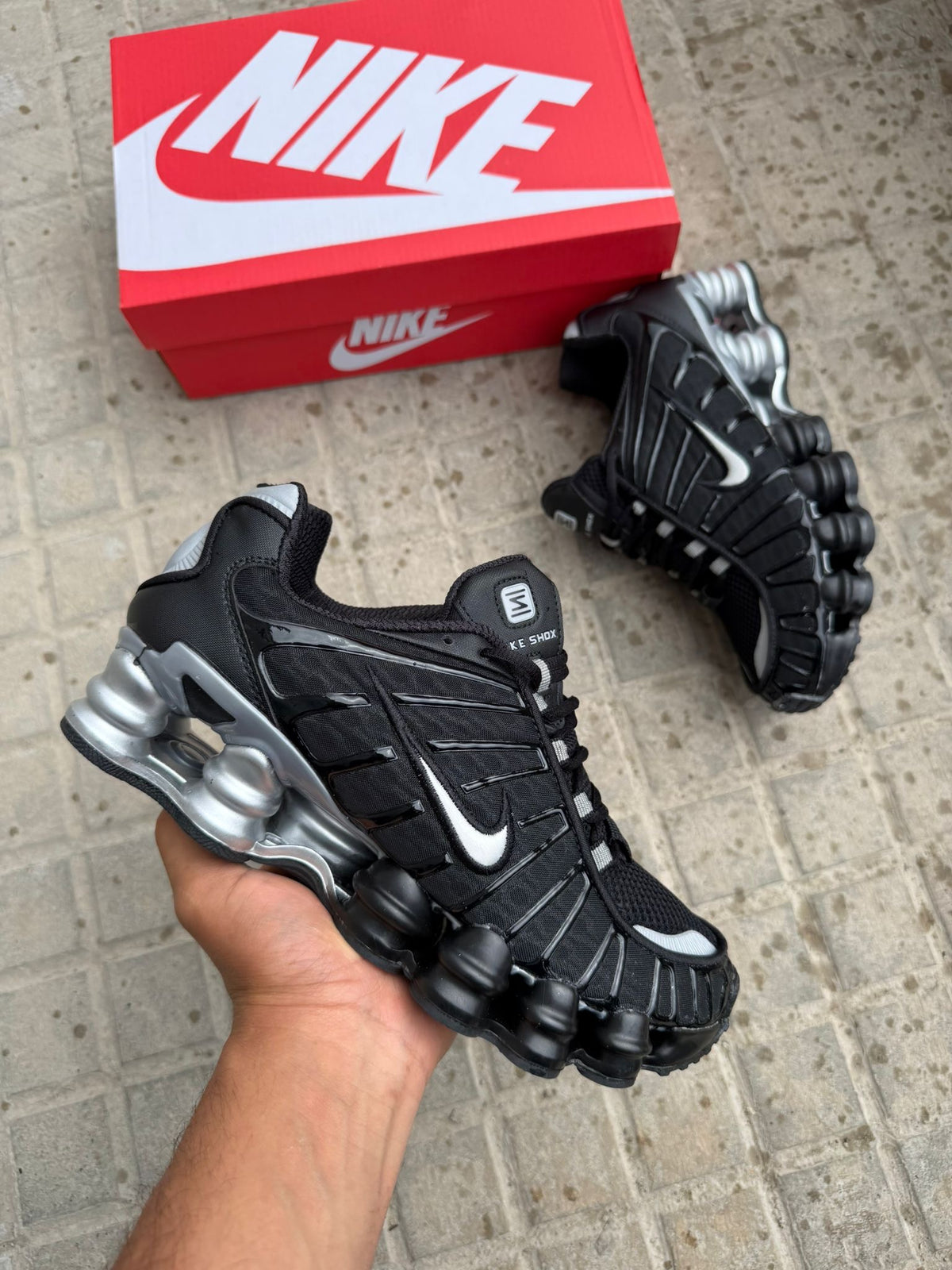 NIKE SHOX