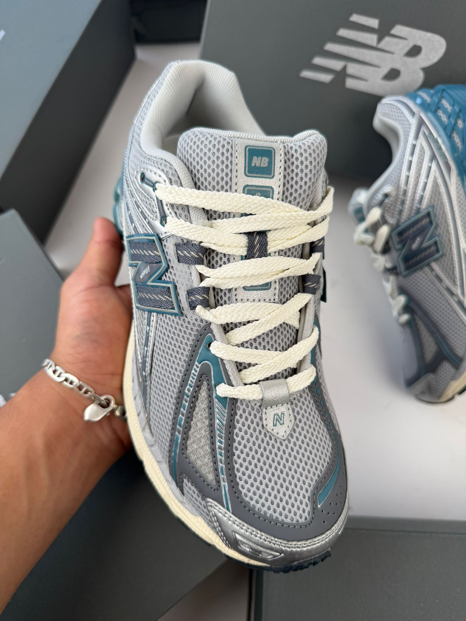 NEW BALANCE 1906 R