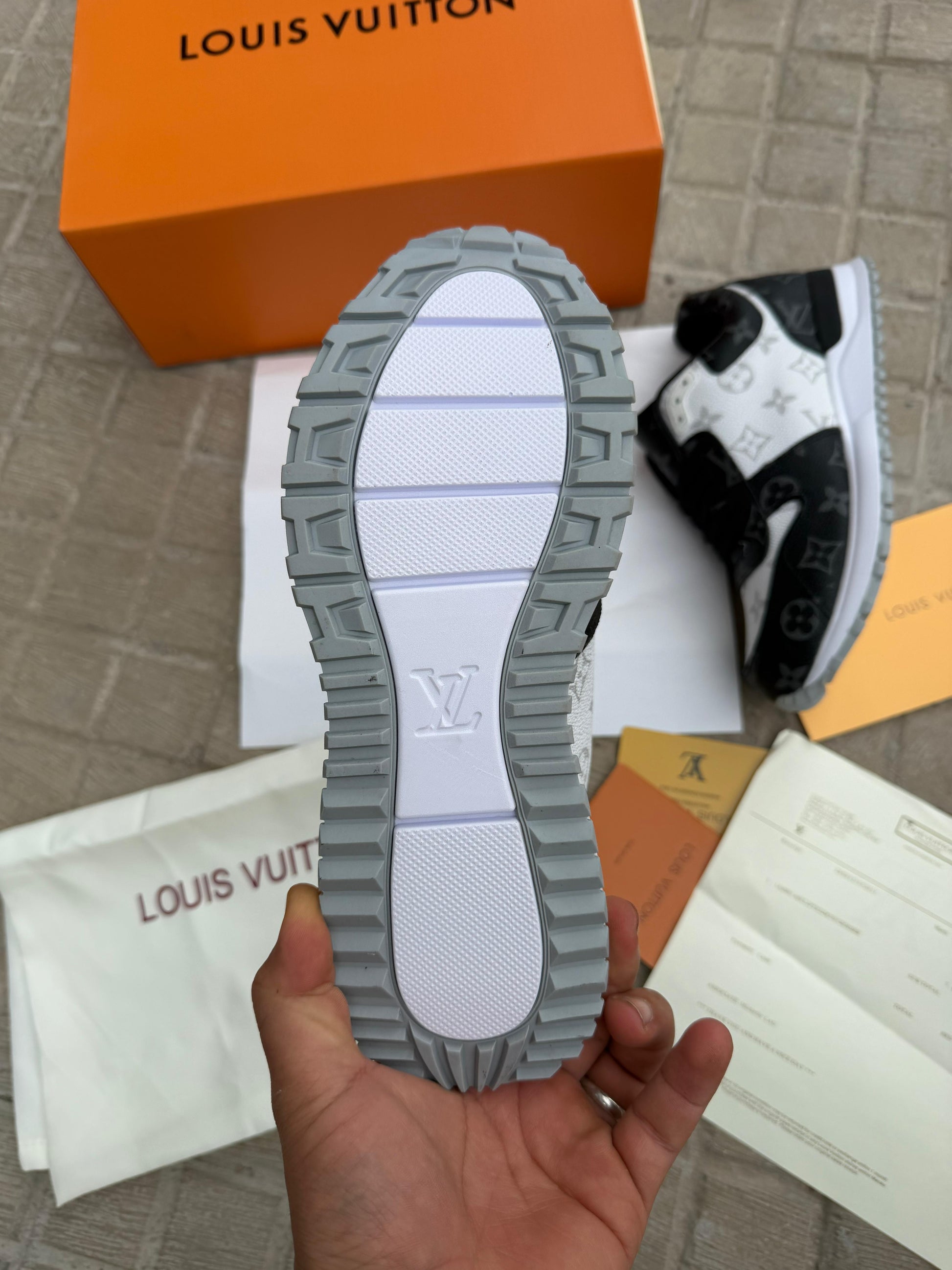 LOUIS VUITTON