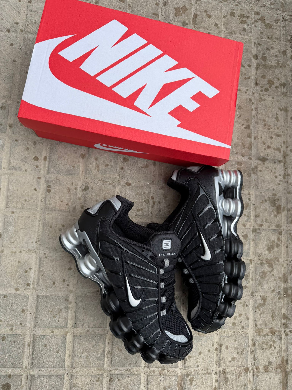 NIKE SHOX