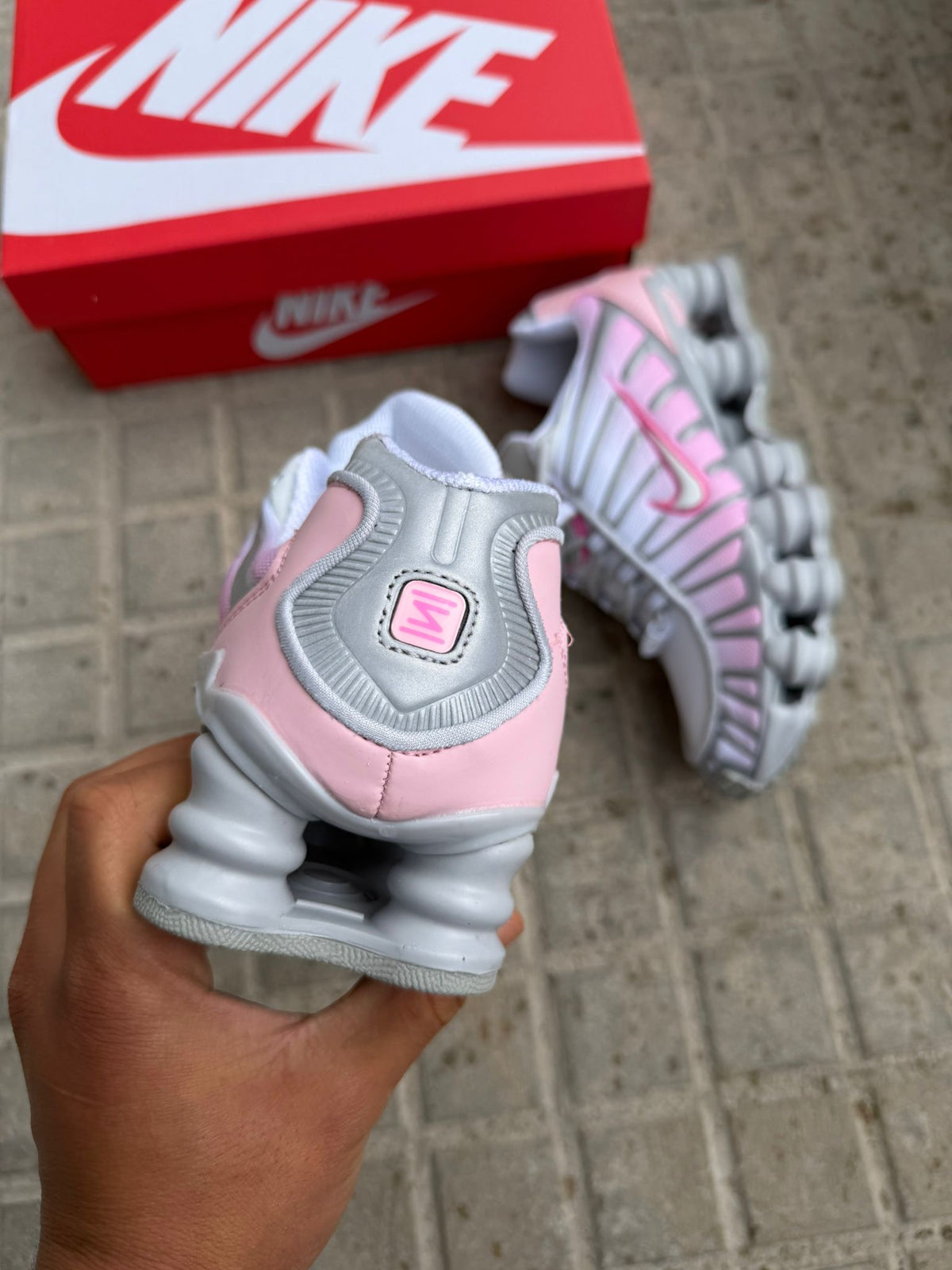NIKE SHOX