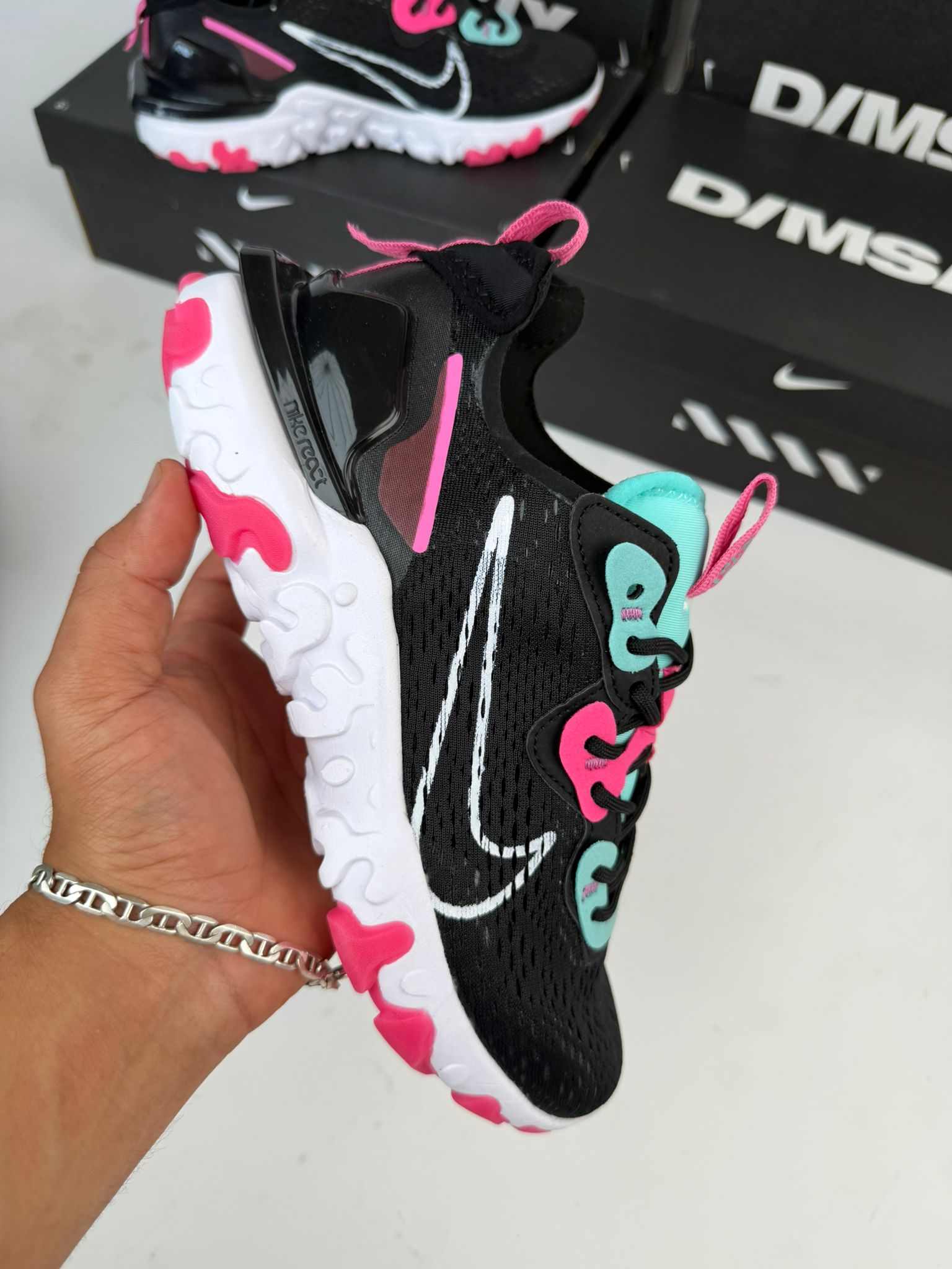 NIKE REACT VISION