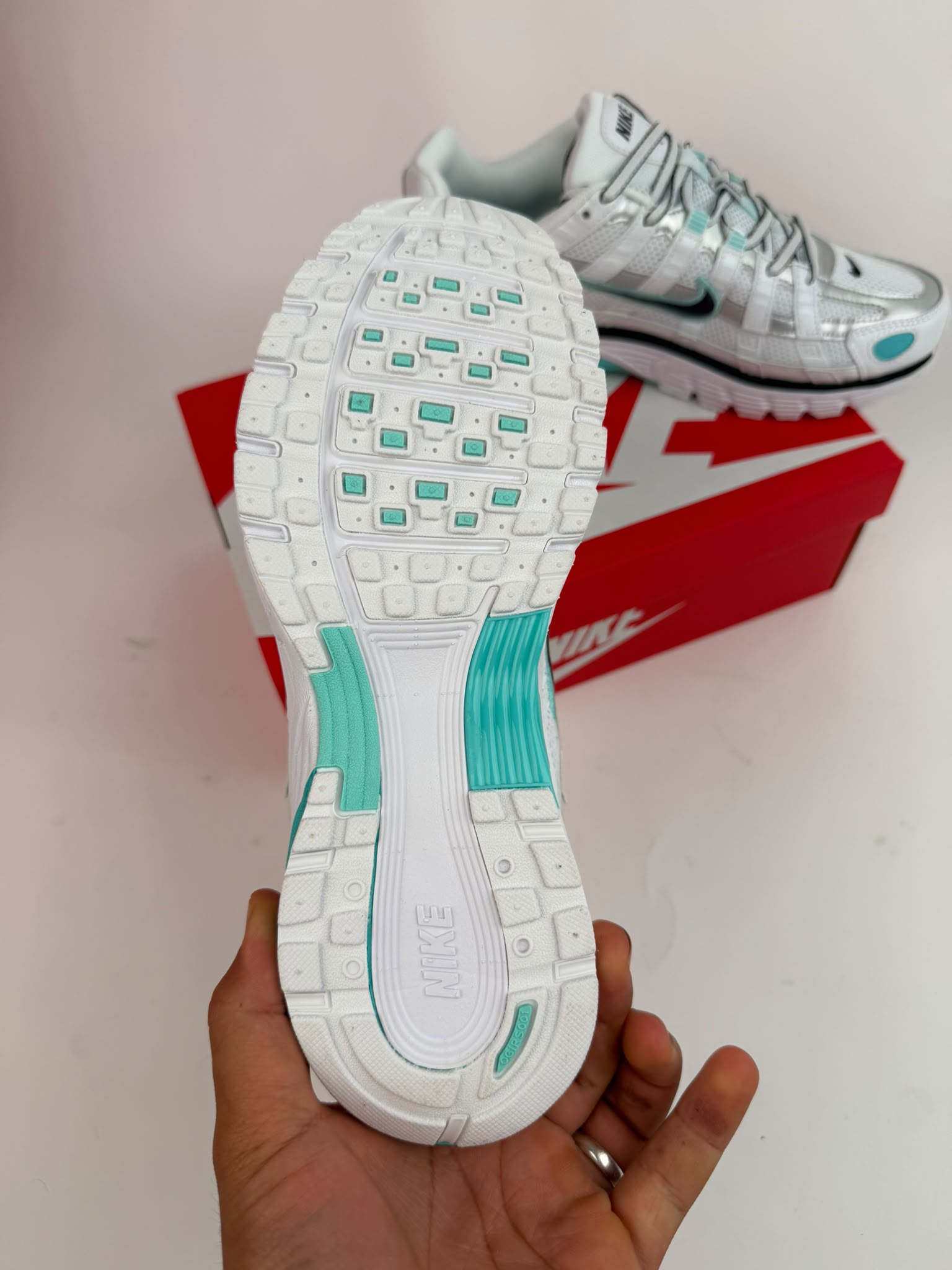 NIKE P6000