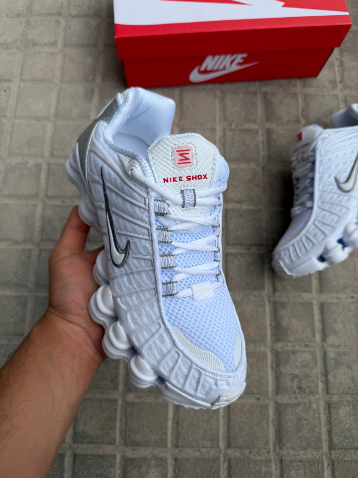 NIKE SHOX