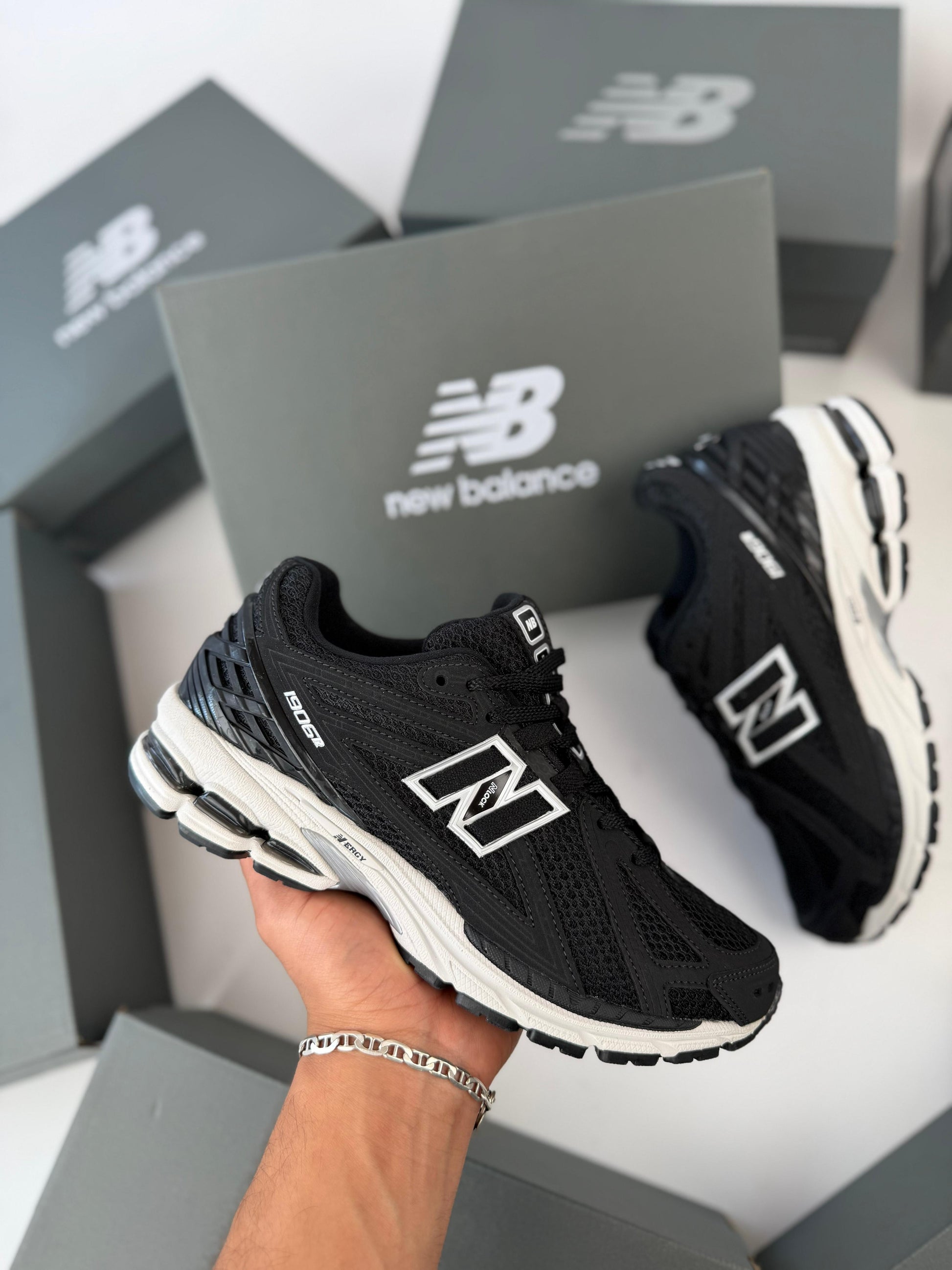 NEW BALANCE 1906 R