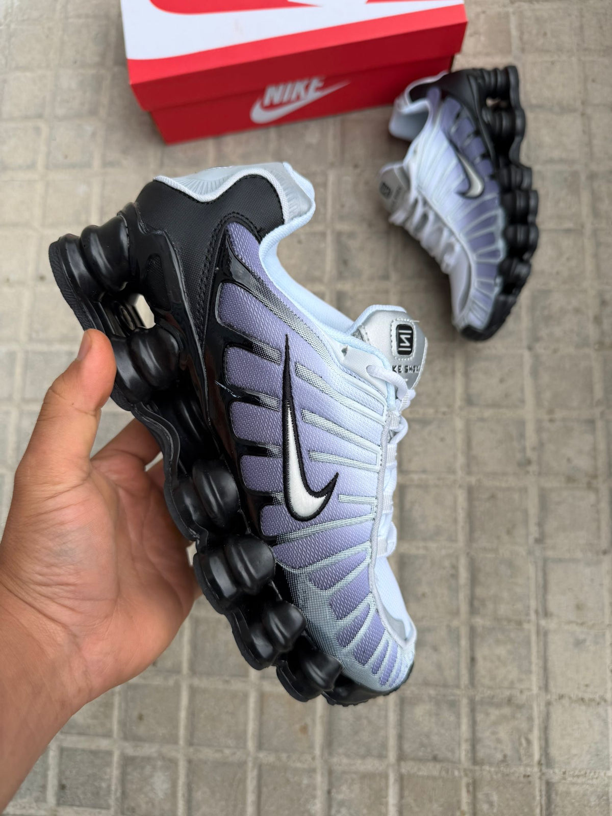 NIKE SHOX