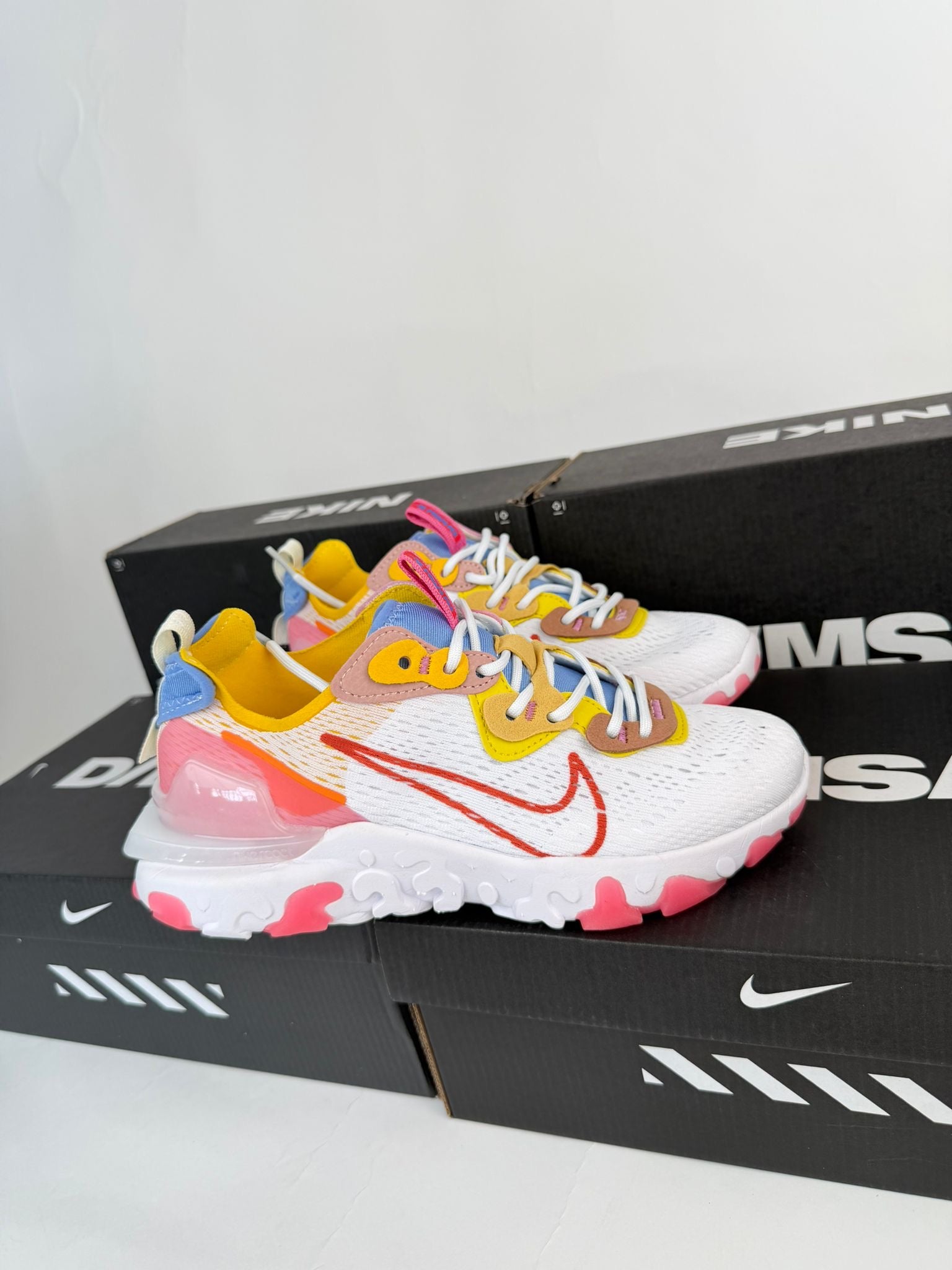 NIKE REACT VISION
