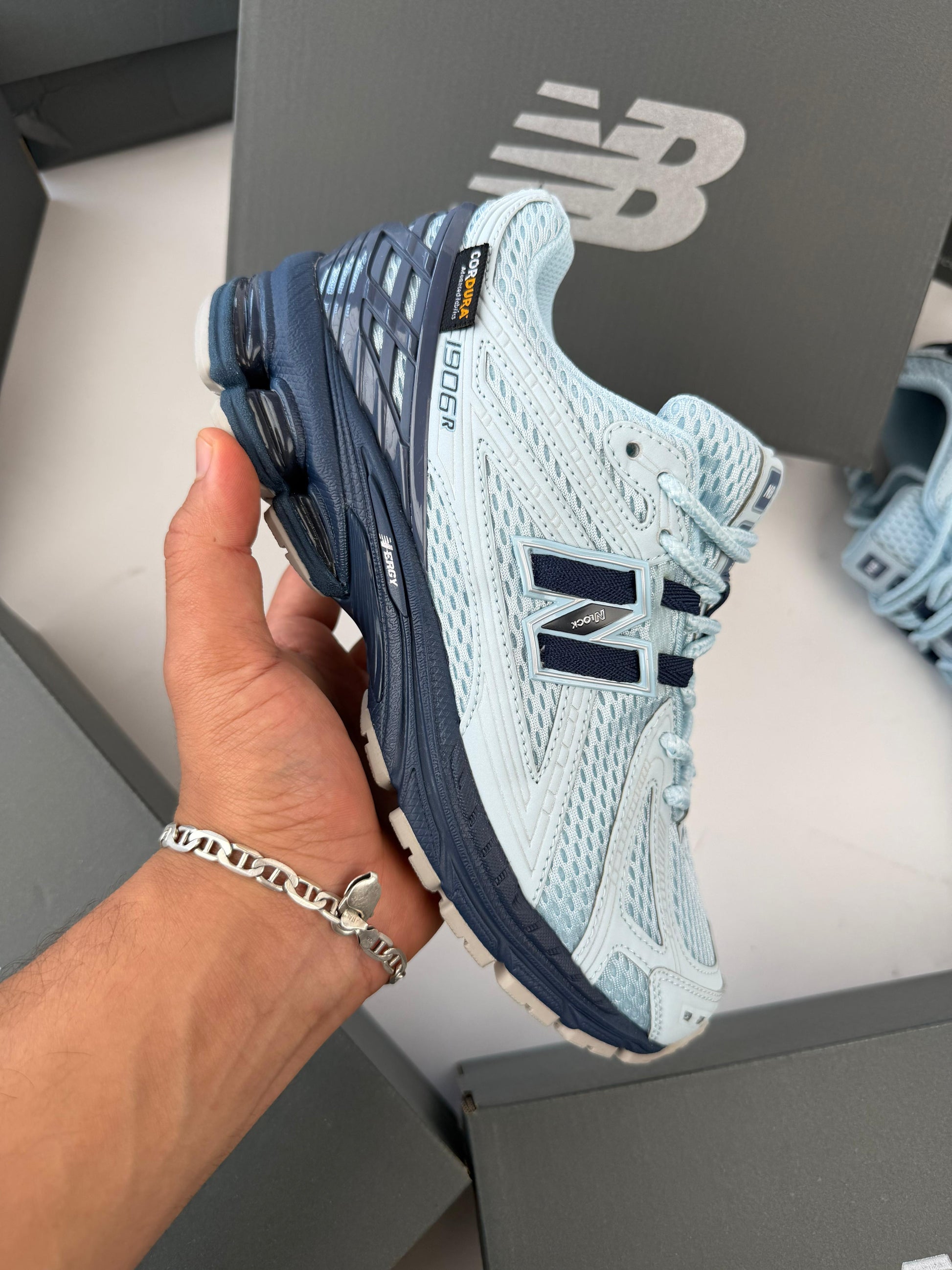 NEW BALANCE 1906 R