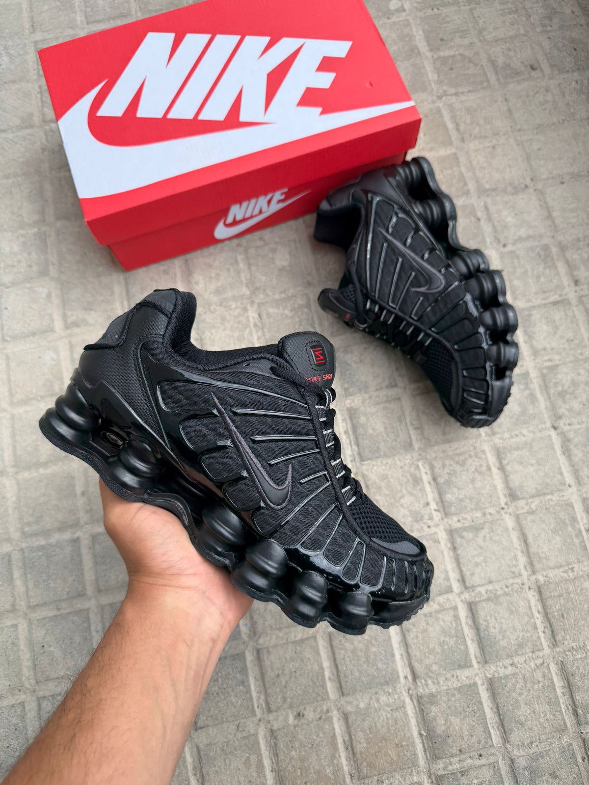 NIKE SHOX