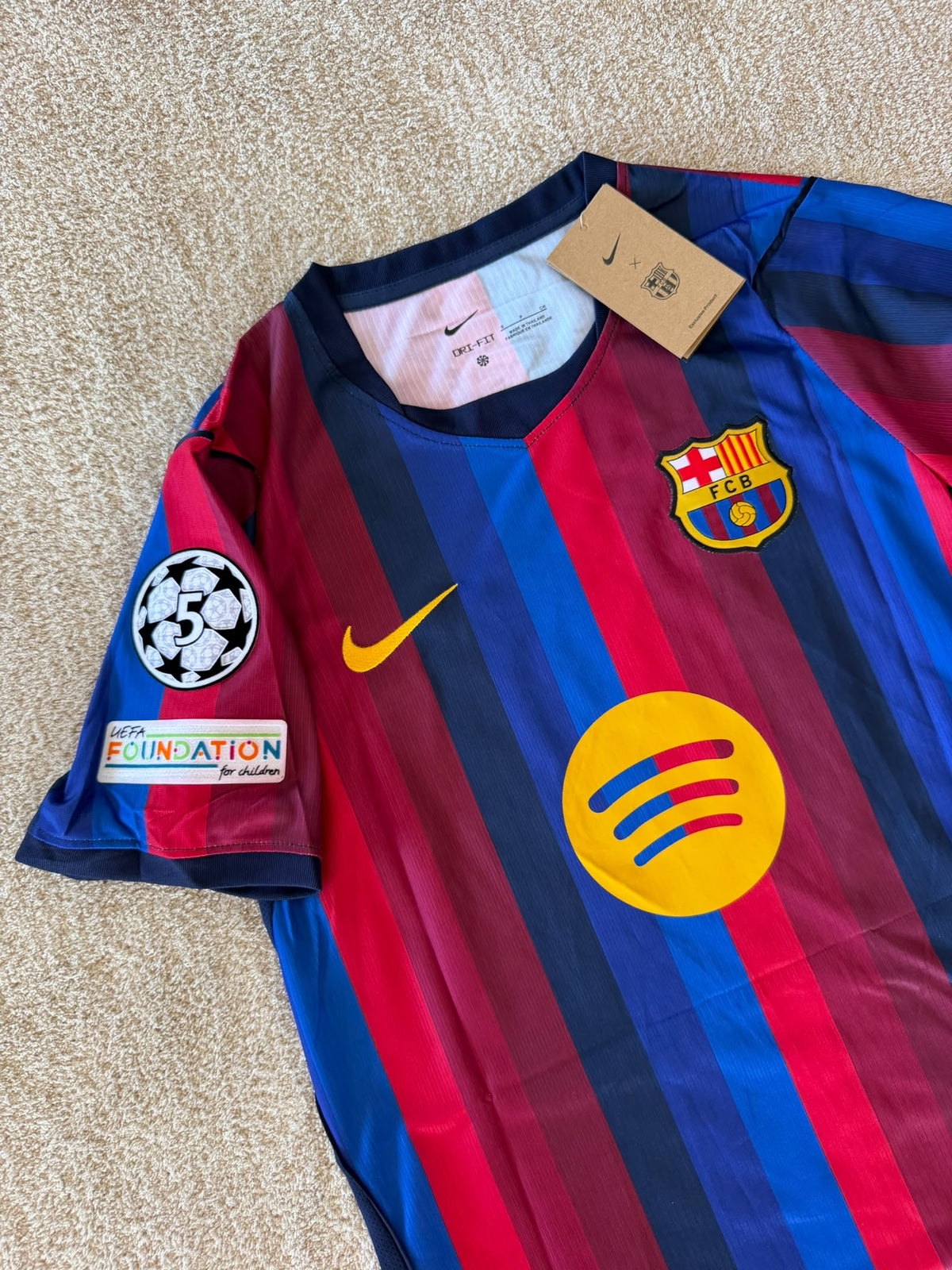 FC BARCELONA ( HOME KIT )