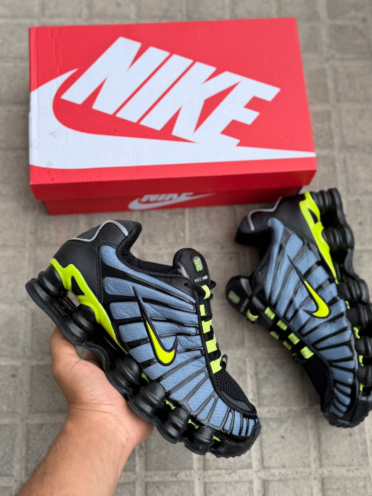 NIKE SHOX
