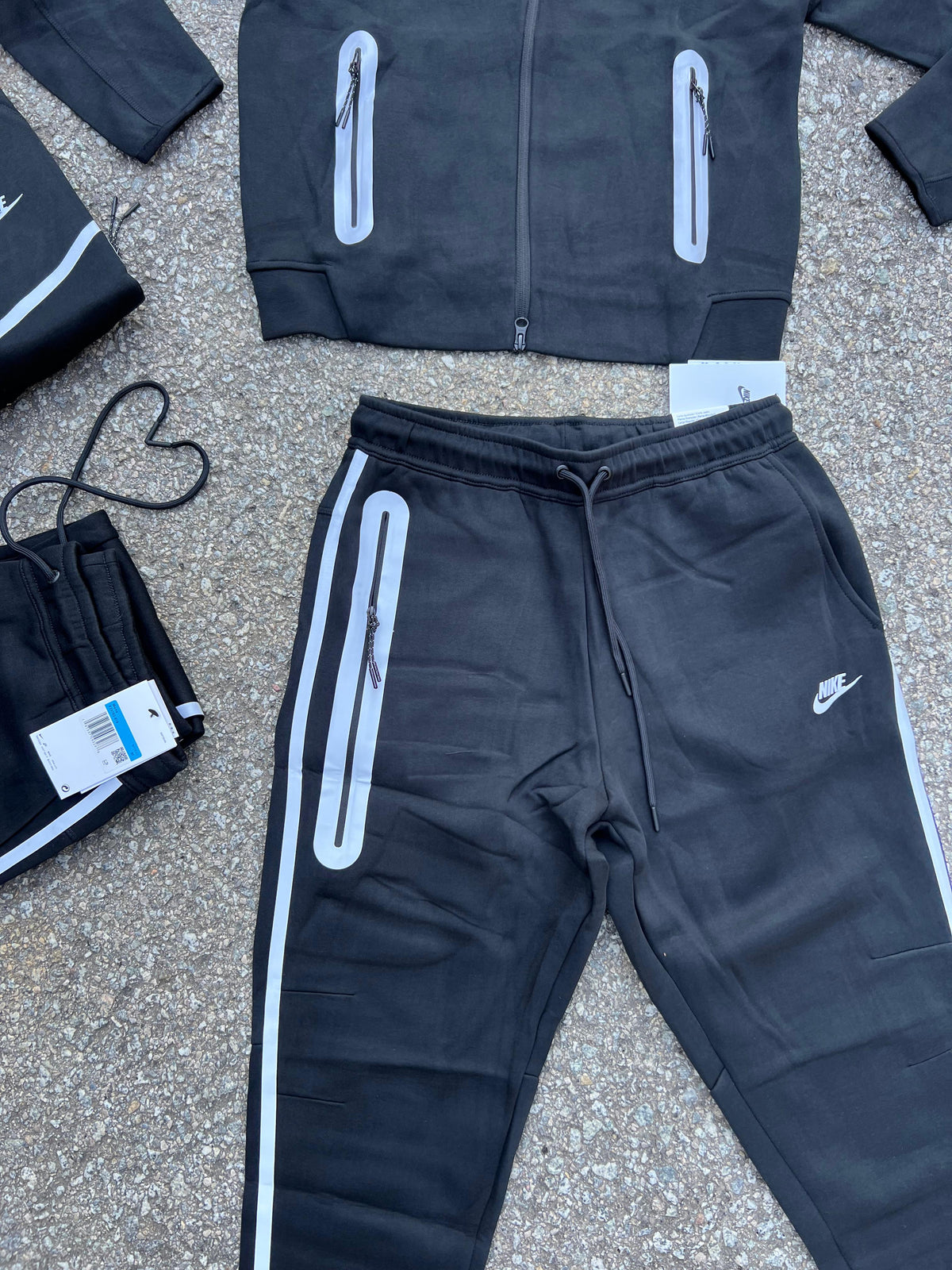 CHANDAL NIKE TECH ELECTRICO