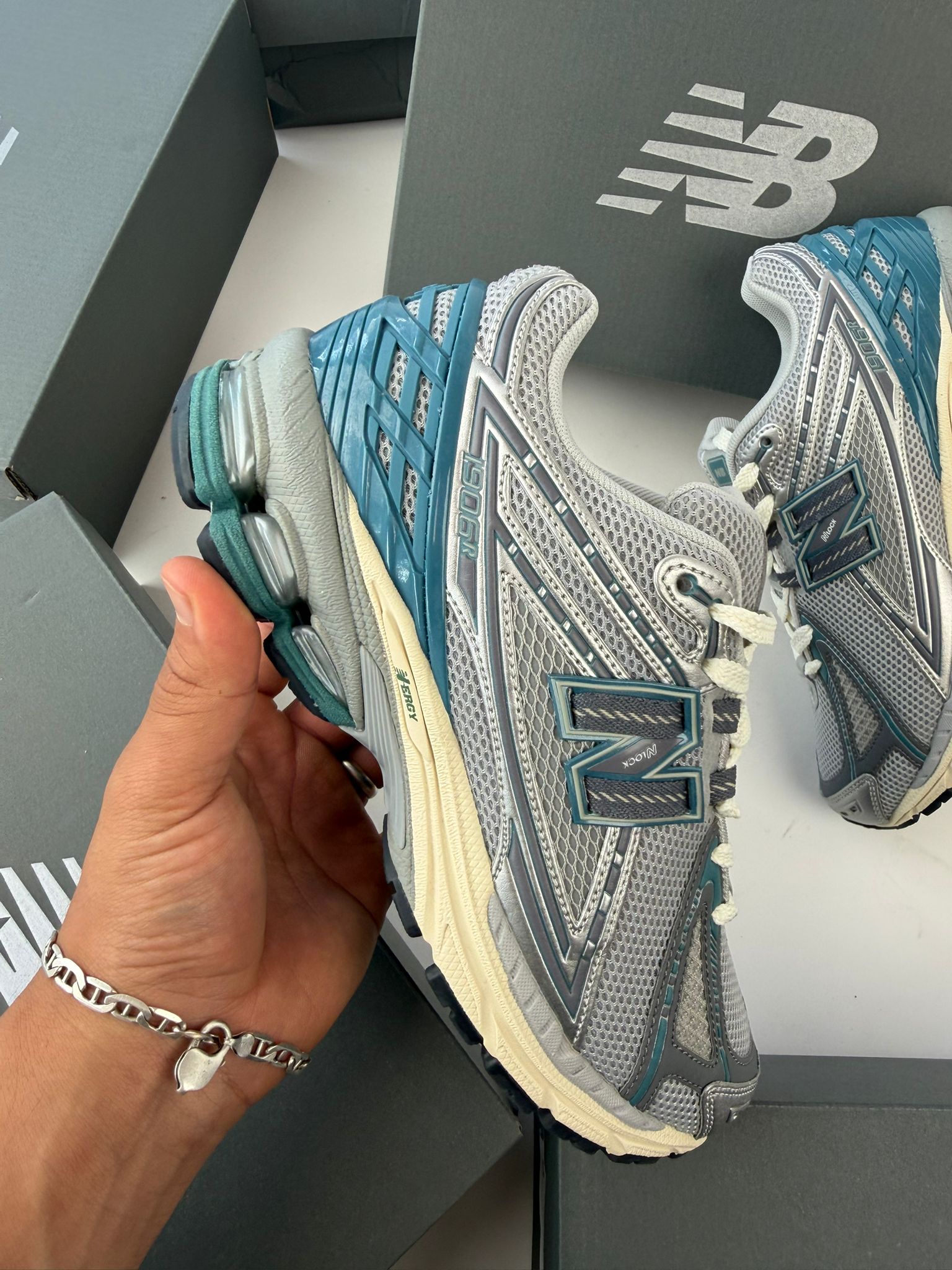 NEW BALANCE 1906 R