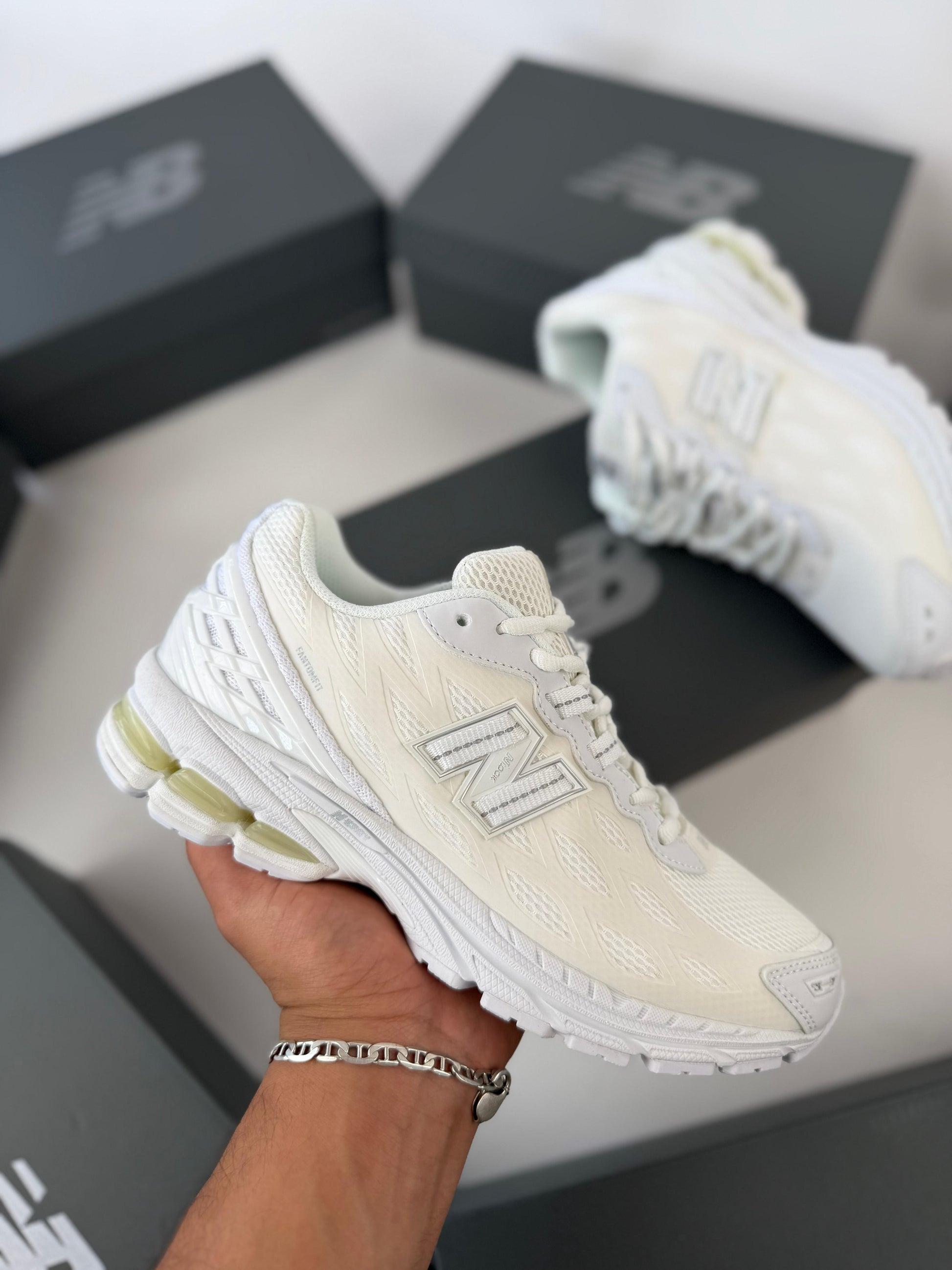 NEW BALANCE 1906 R