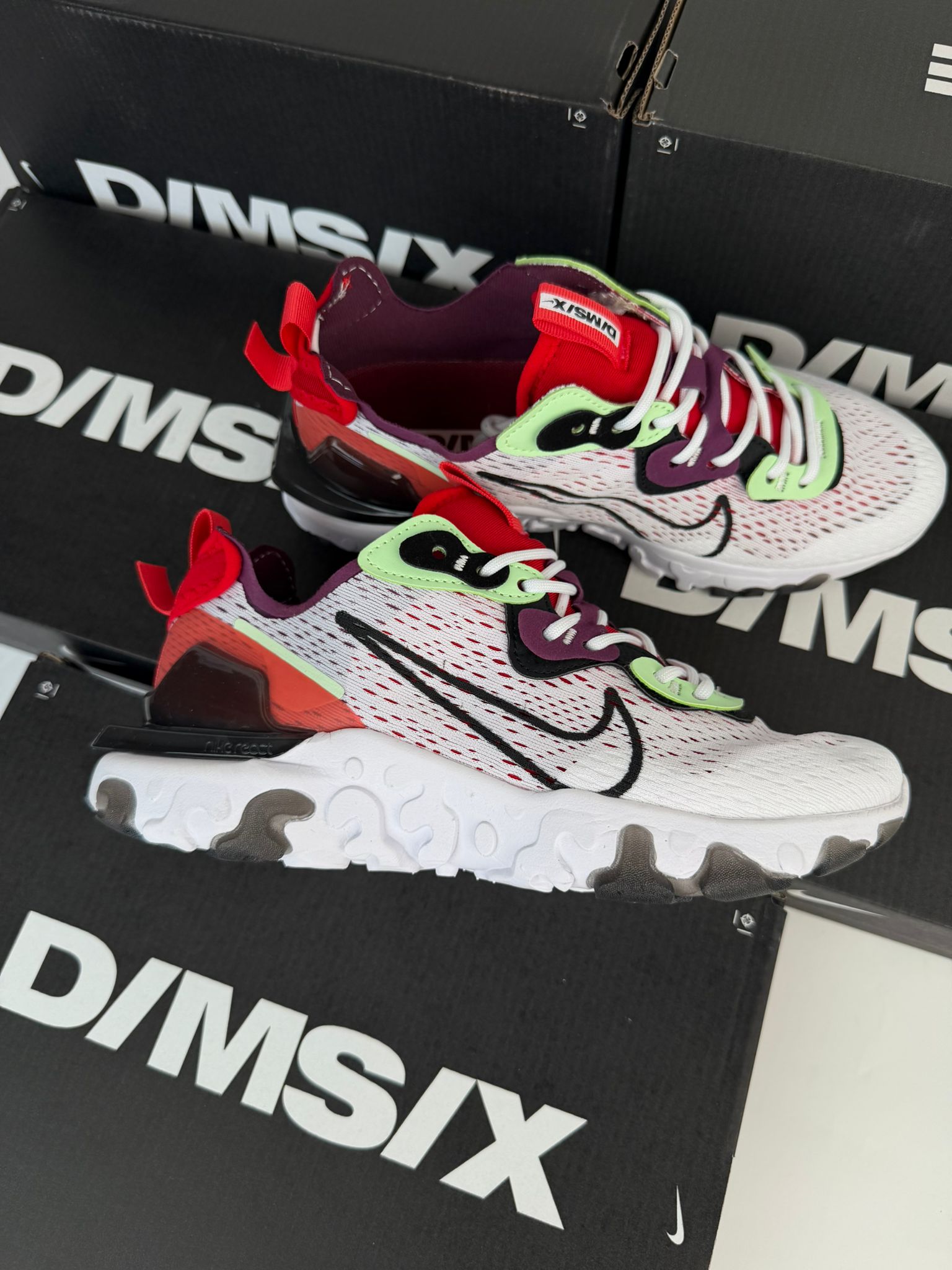 NIKE REACT VISION