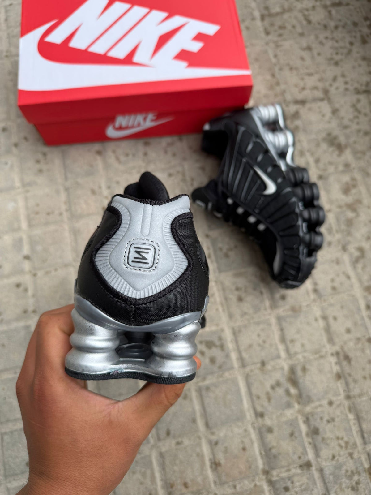 NIKE SHOX