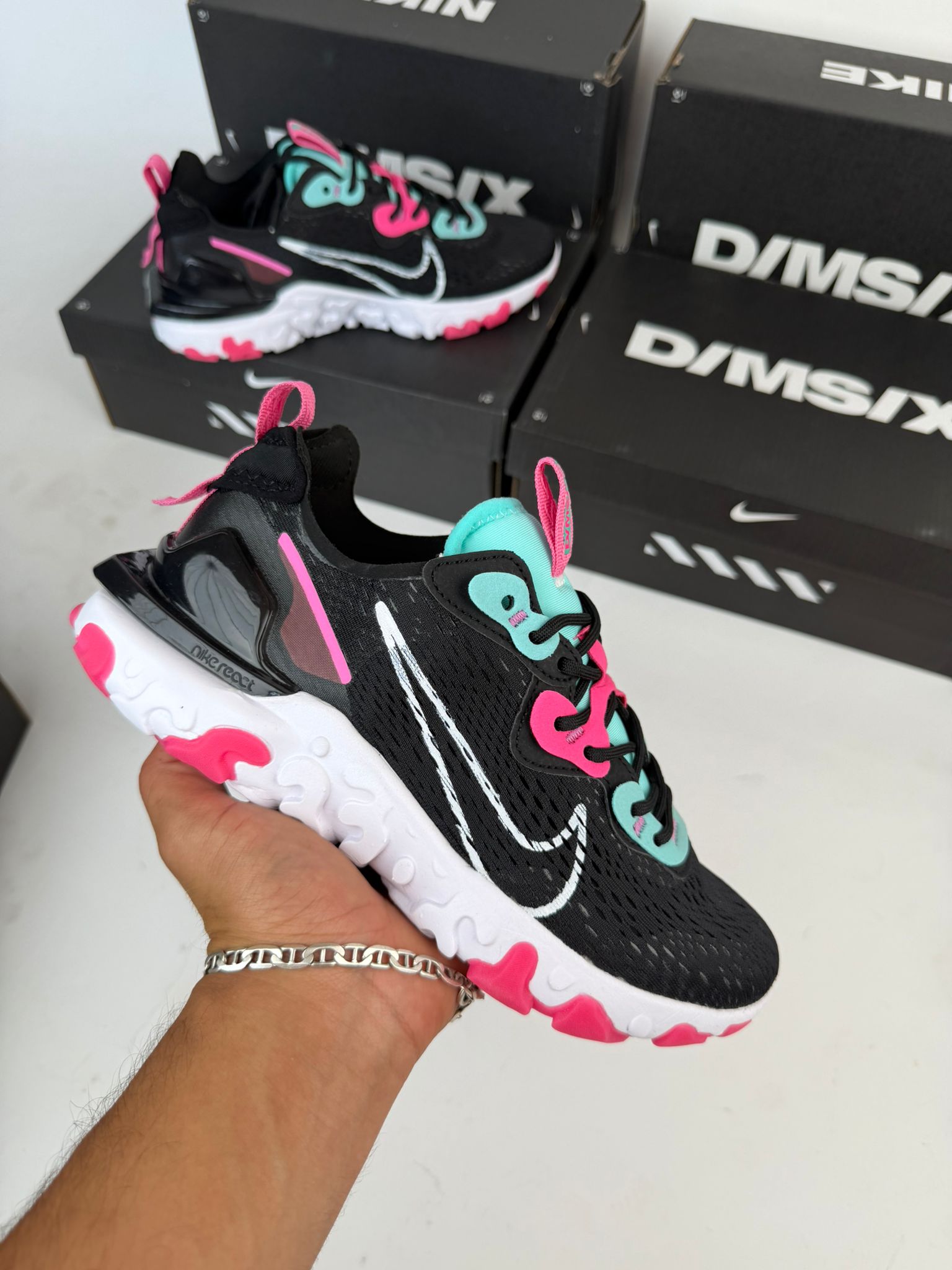 NIKE REACT VISION