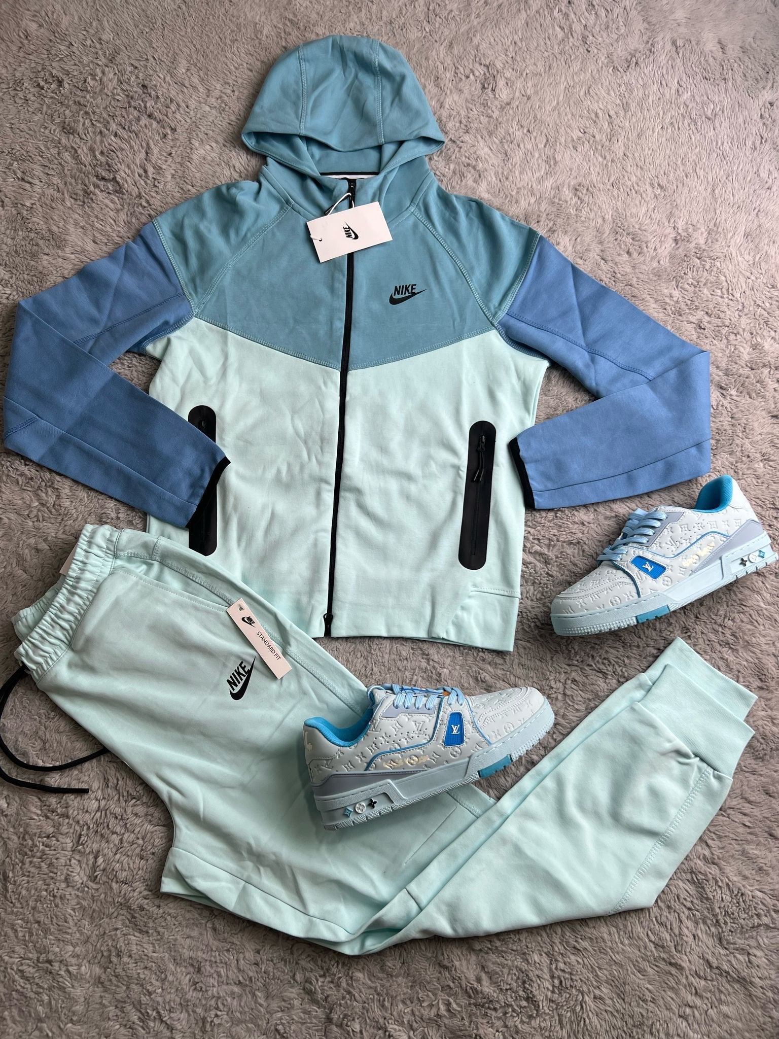 NIKE TECH