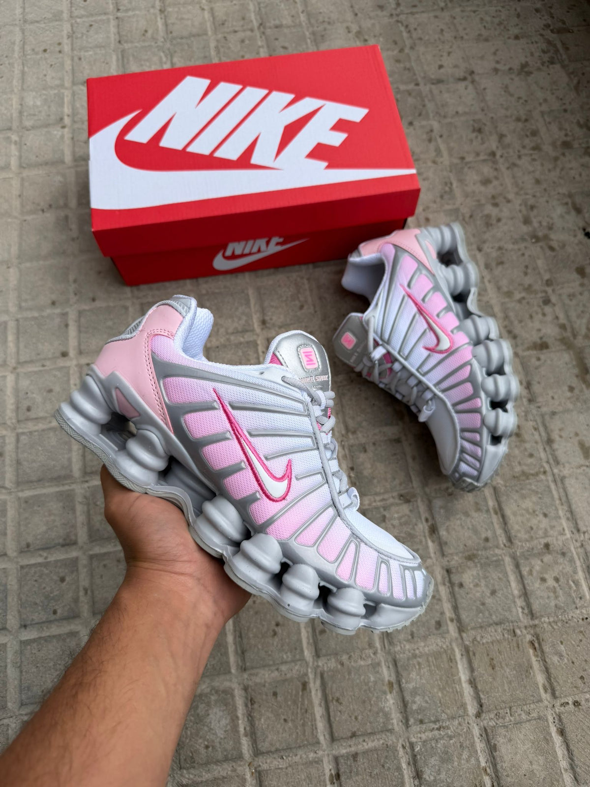 NIKE SHOX