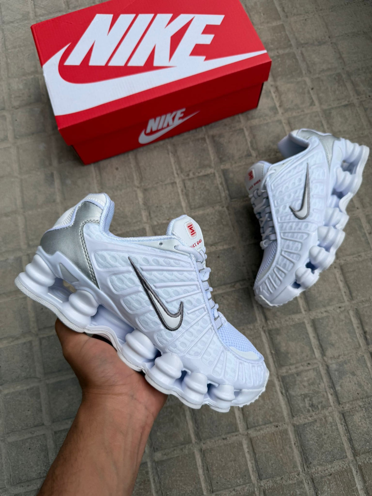 NIKE SHOX