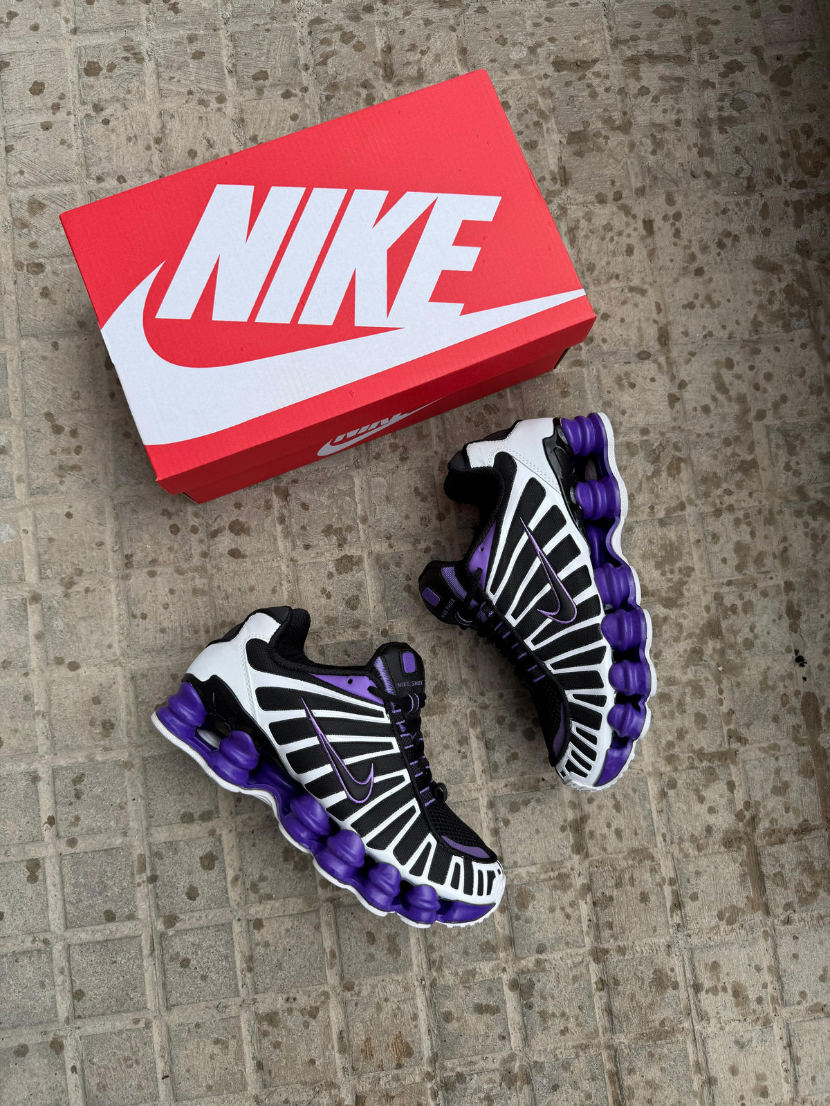 NIKE SHOX