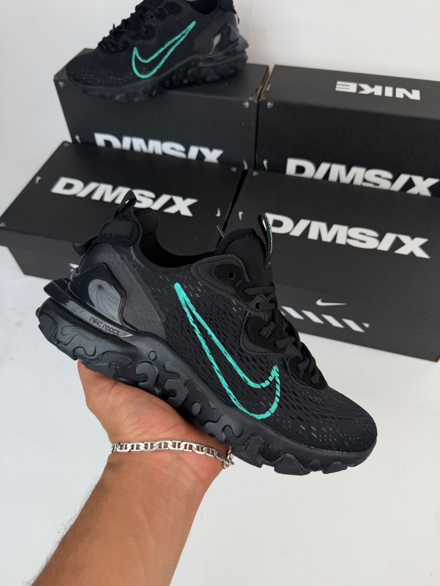 NIKE REACT VISION