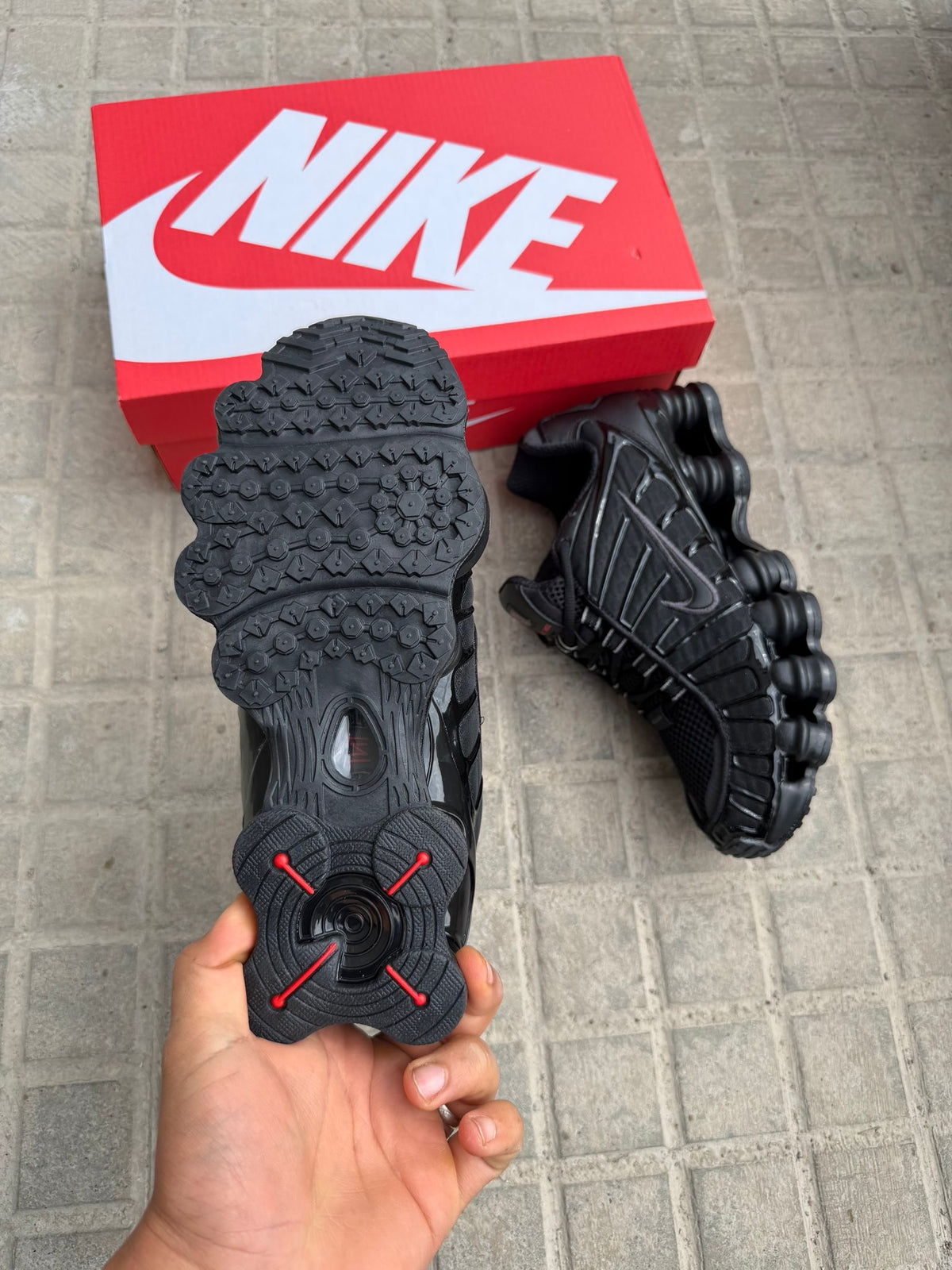 NIKE SHOX