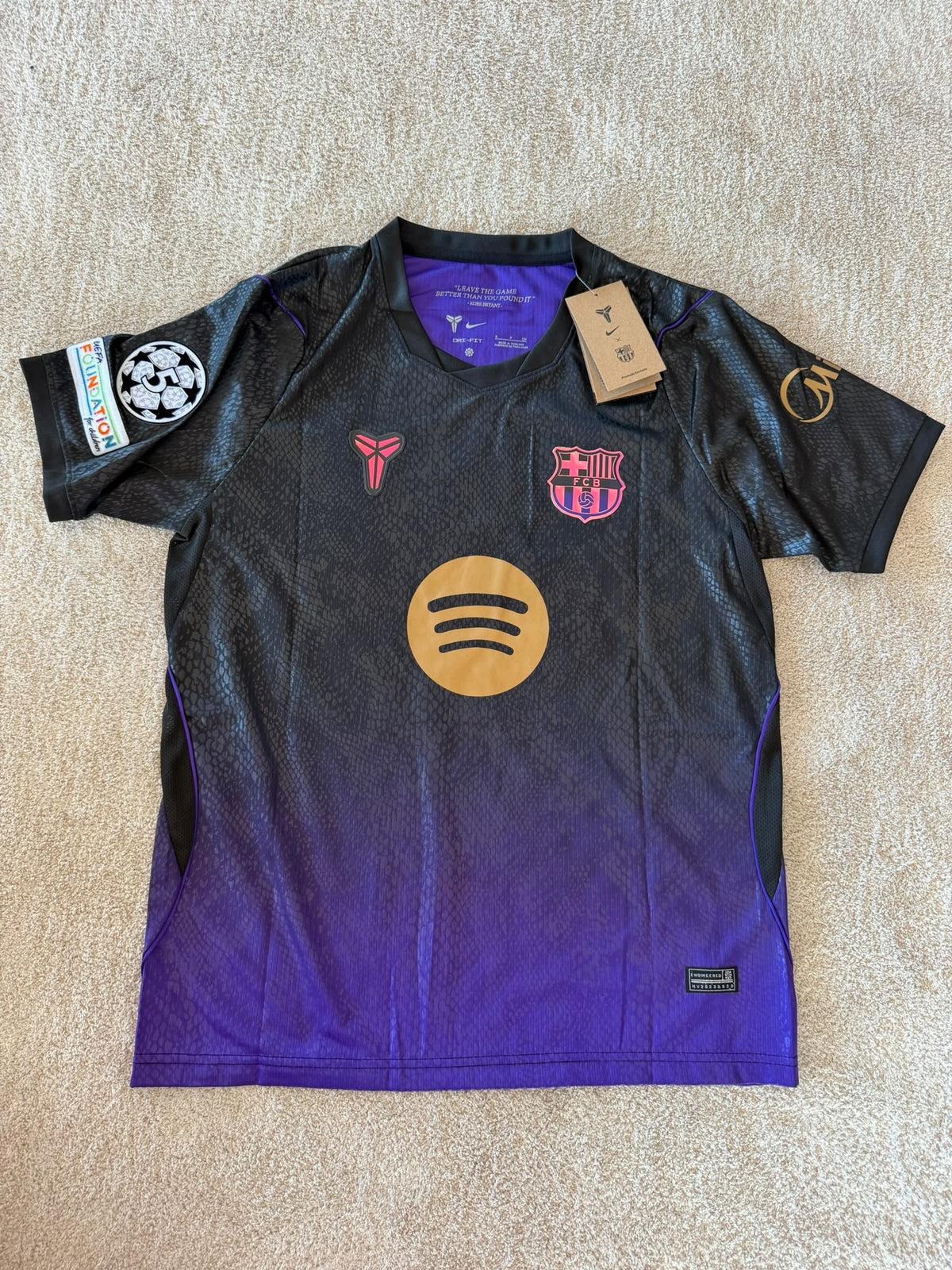 FC BARCELONA ( AWAY KIT )