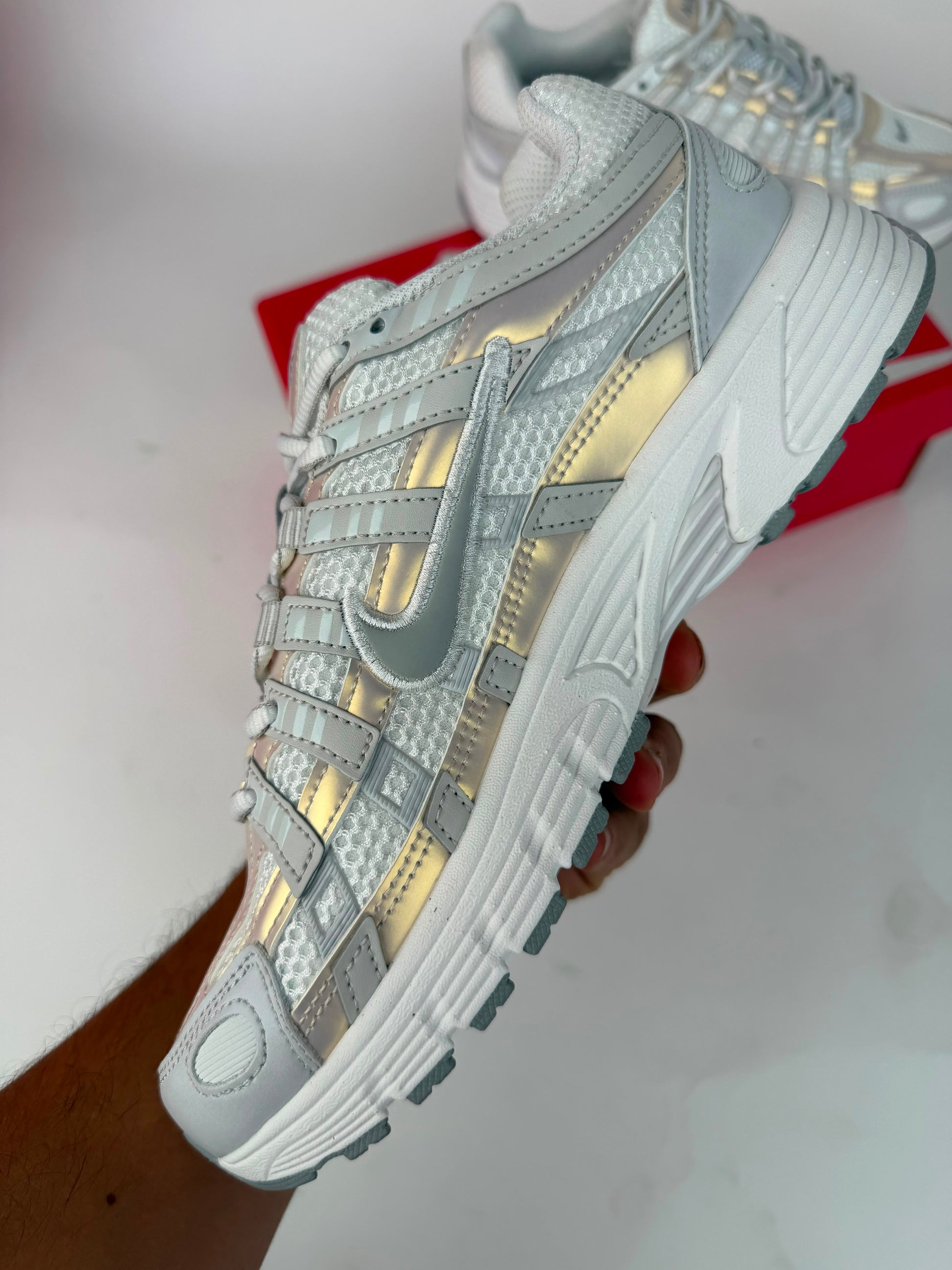 NIKE P6000
