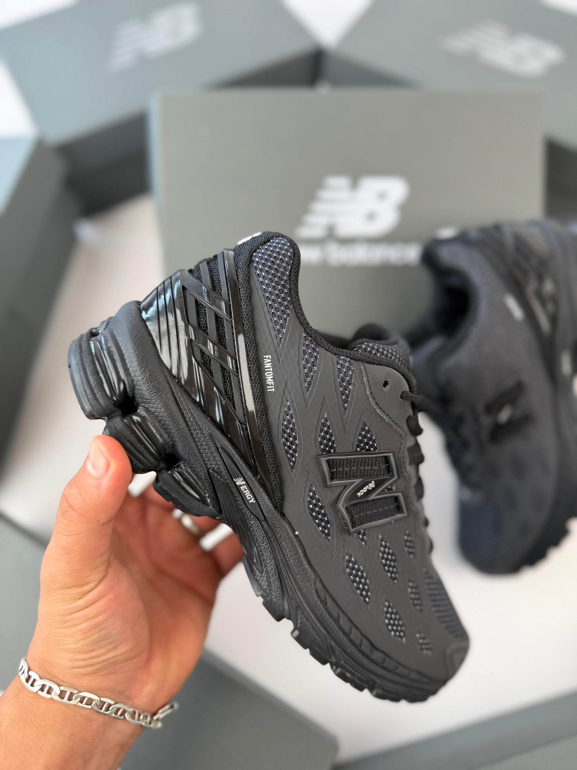 NEW BALANCE 1906 R
