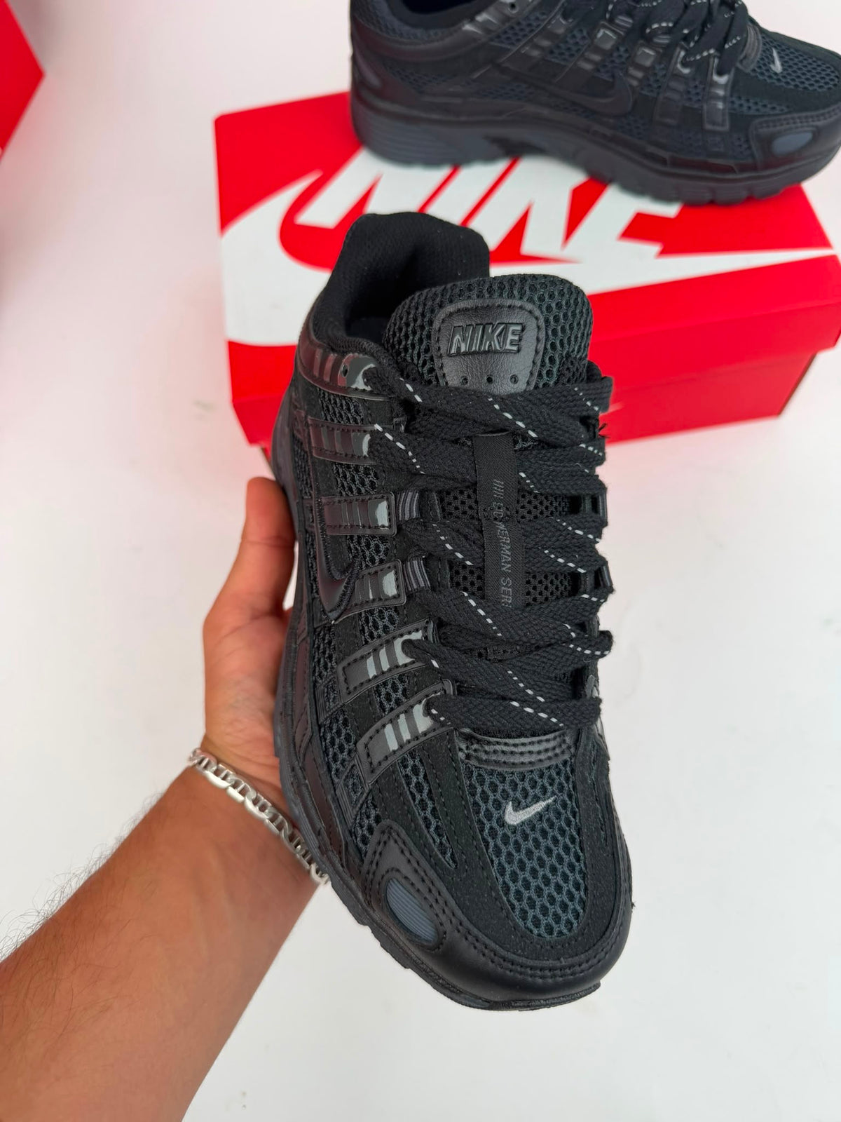 NIKE P6000