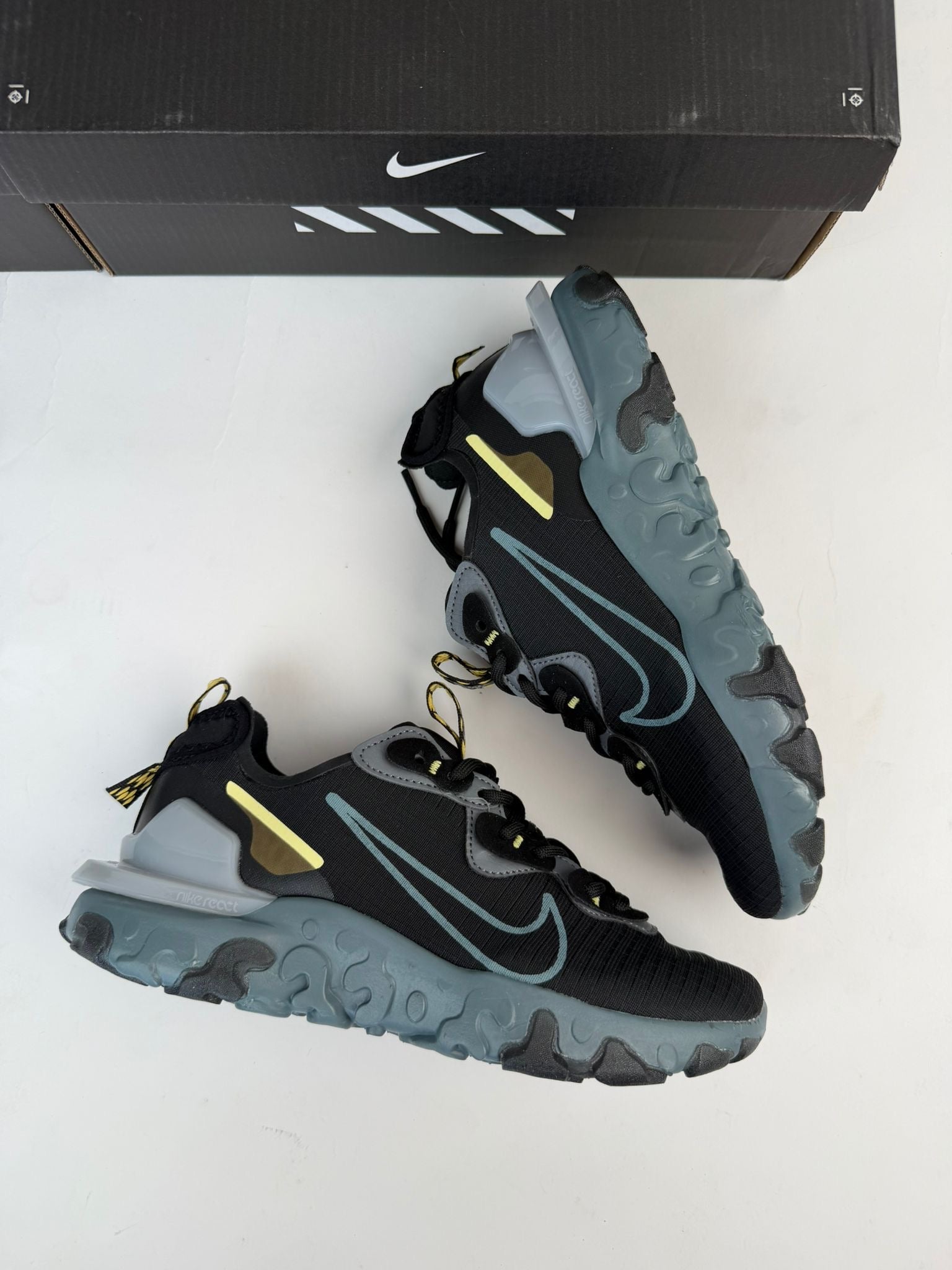 NIKE REACT VISION