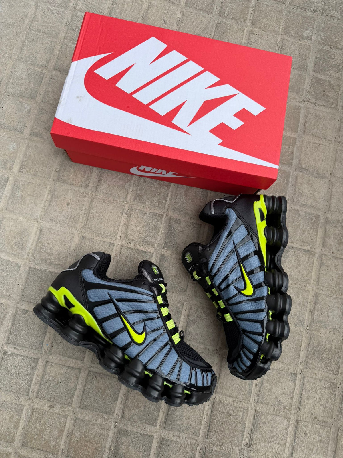 NIKE SHOX