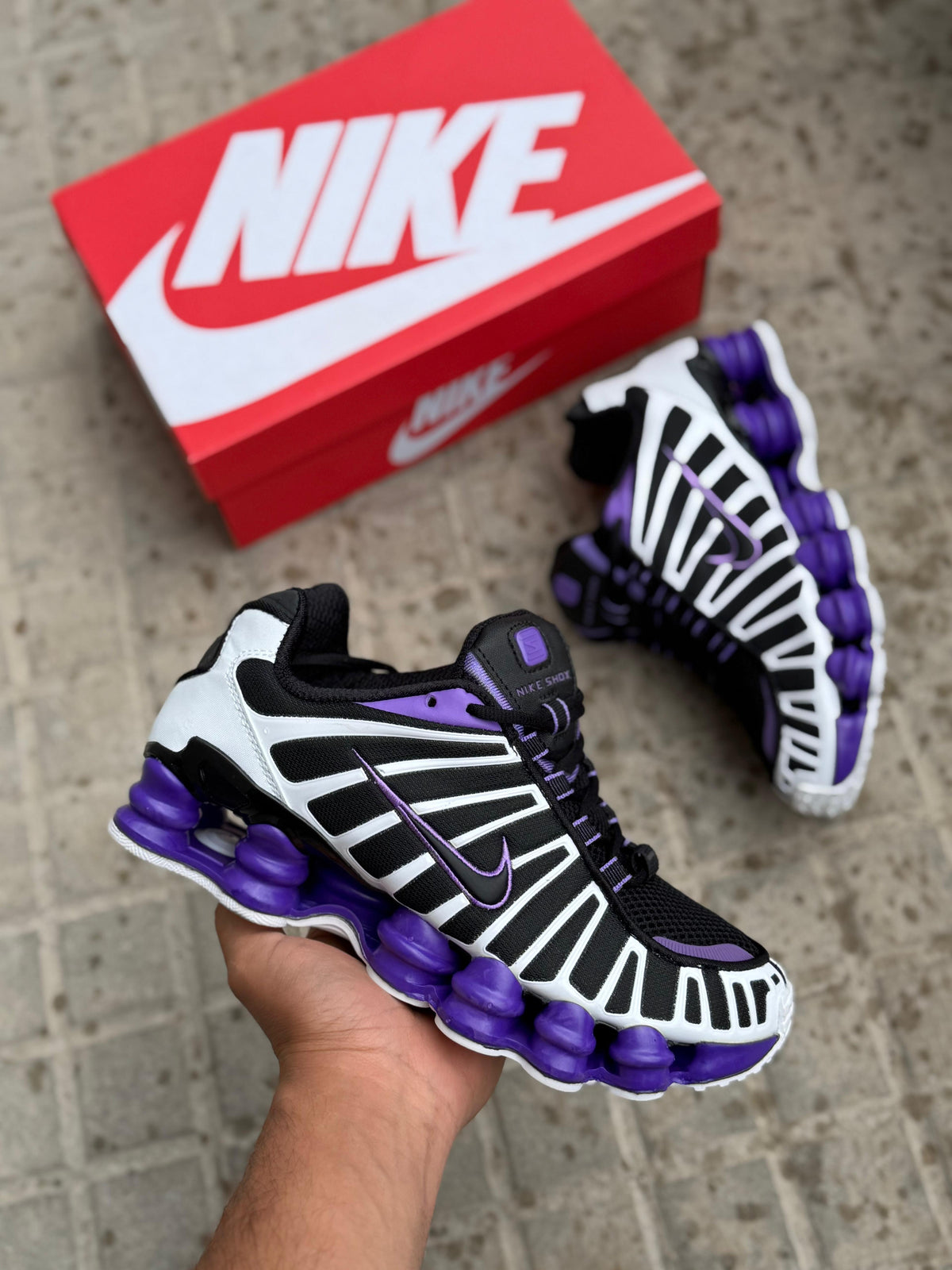 NIKE SHOX
