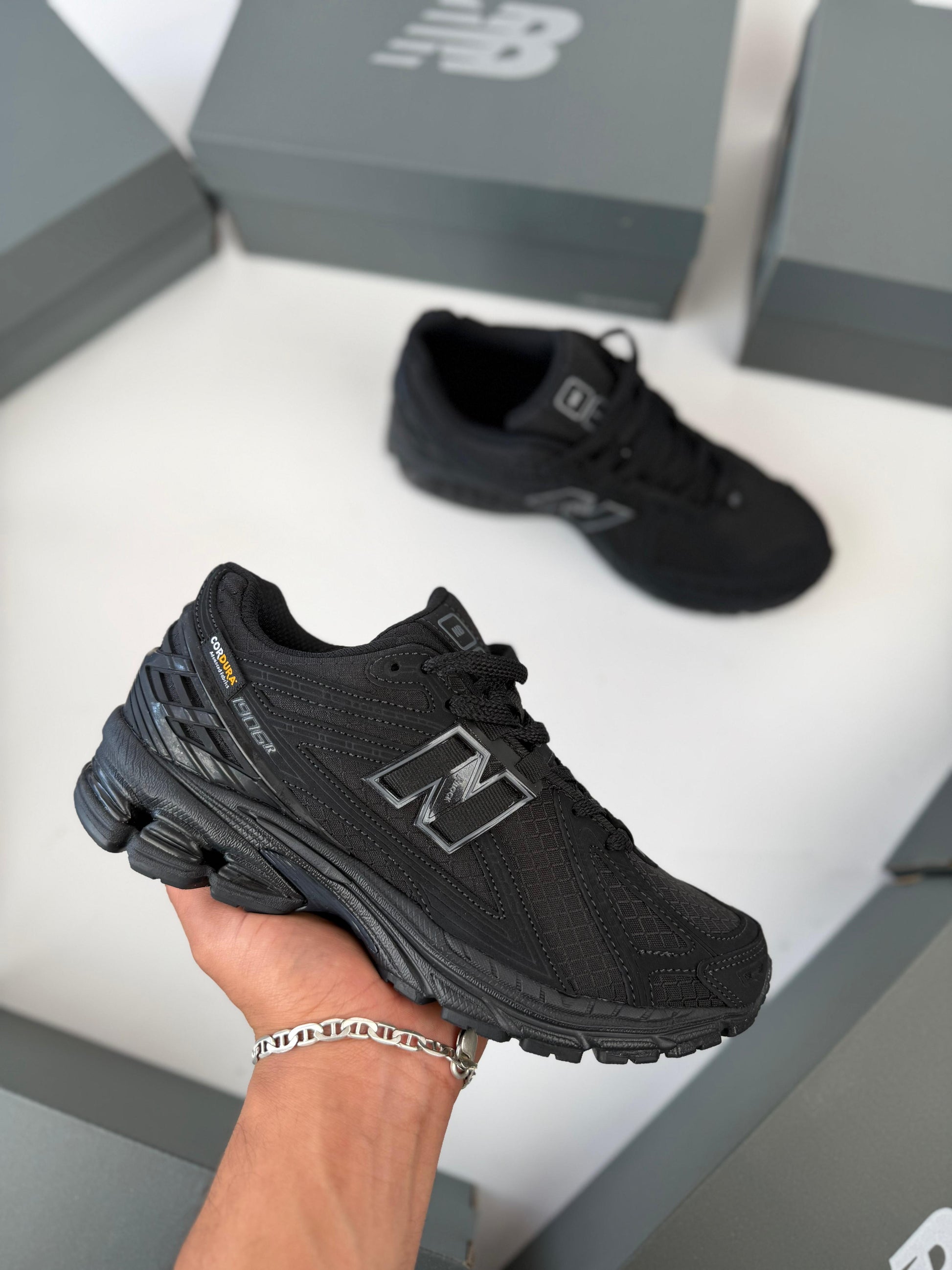 NEW BALANCE 1906 R