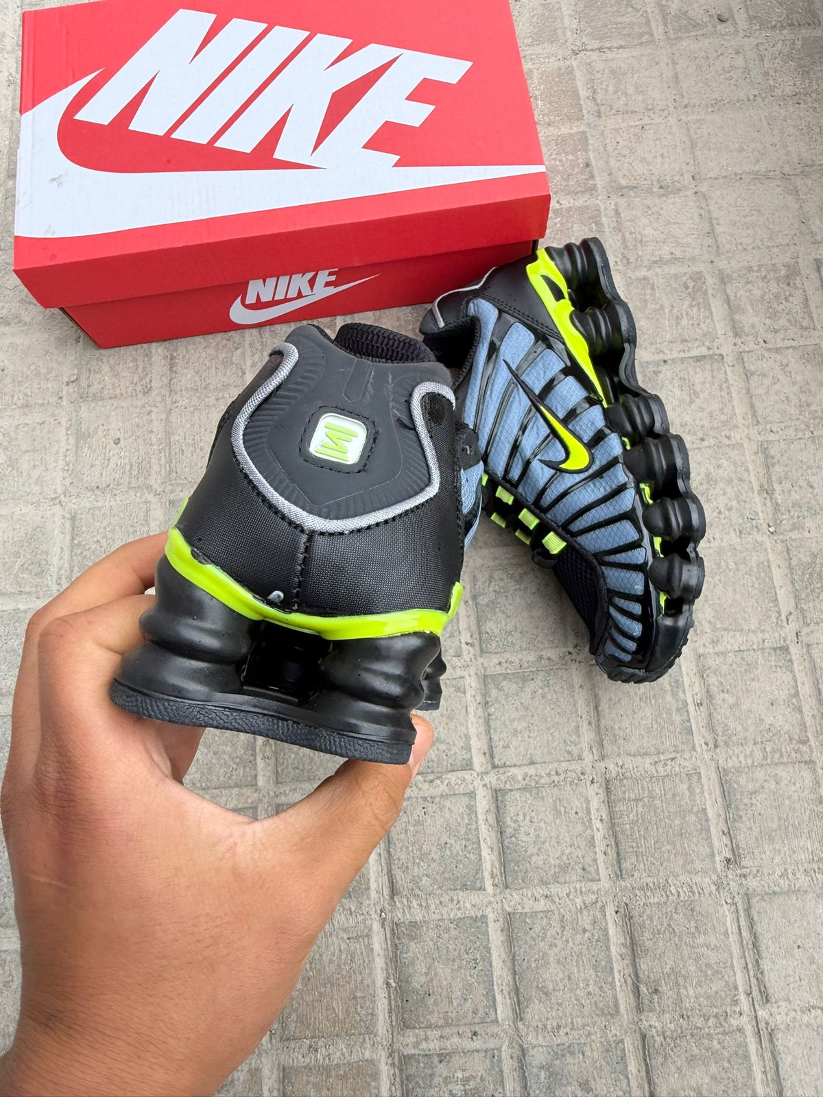 NIKE SHOX