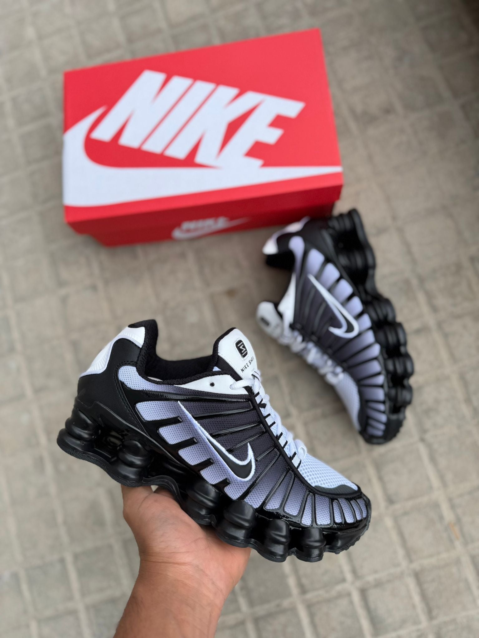 NIKE SHOX