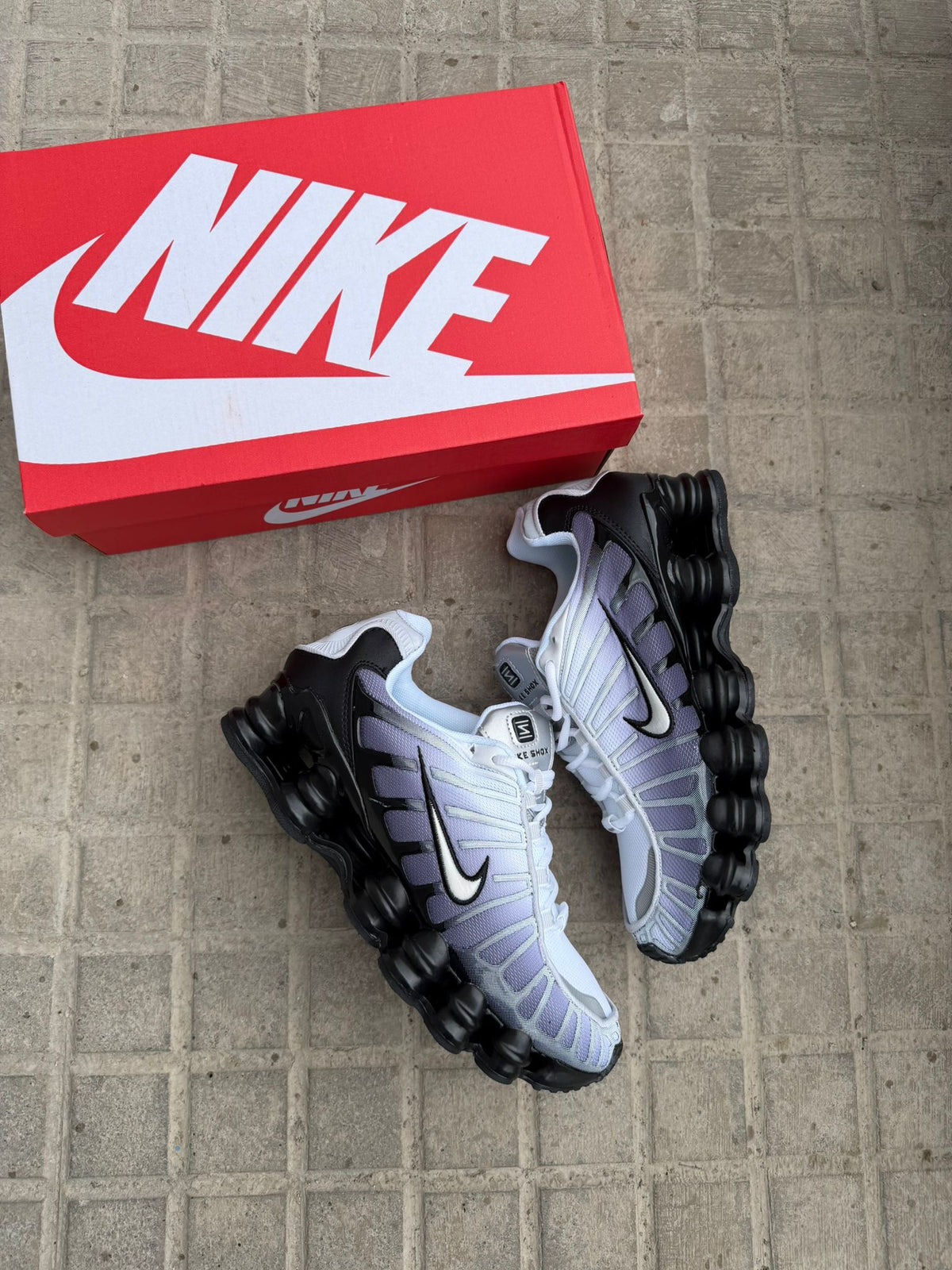 NIKE SHOX