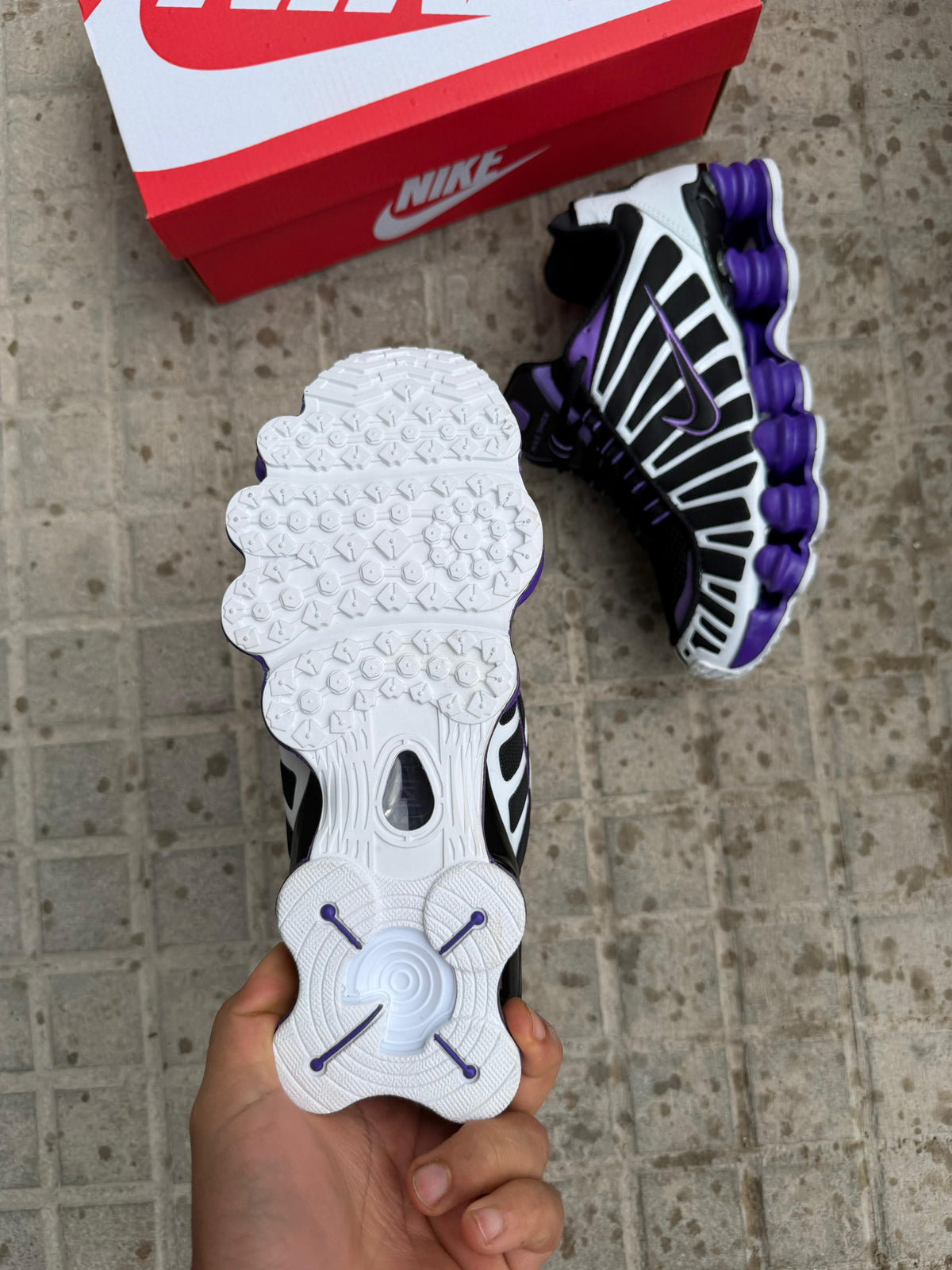 NIKE SHOX