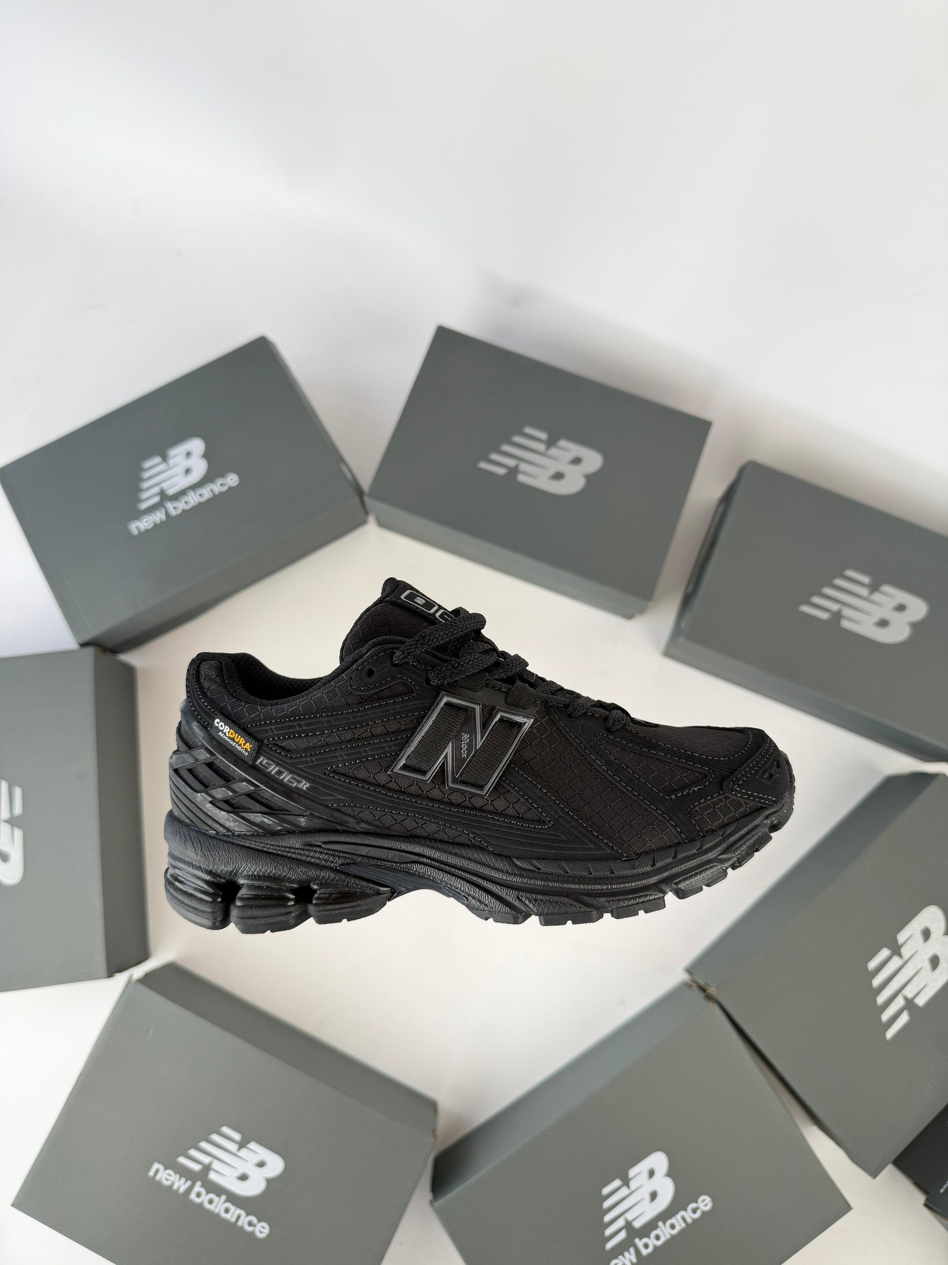 NEW BALANCE 1906 R