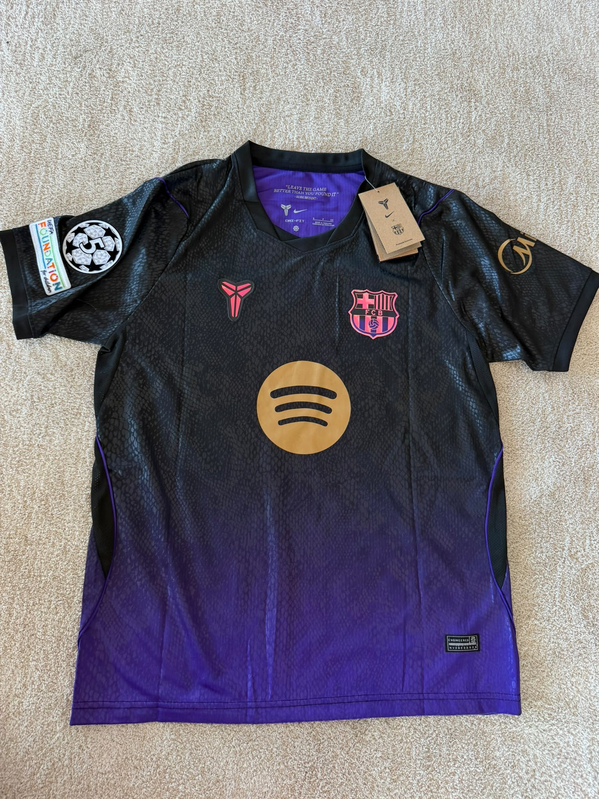 FC BARCELONA ( AWAY KIT )