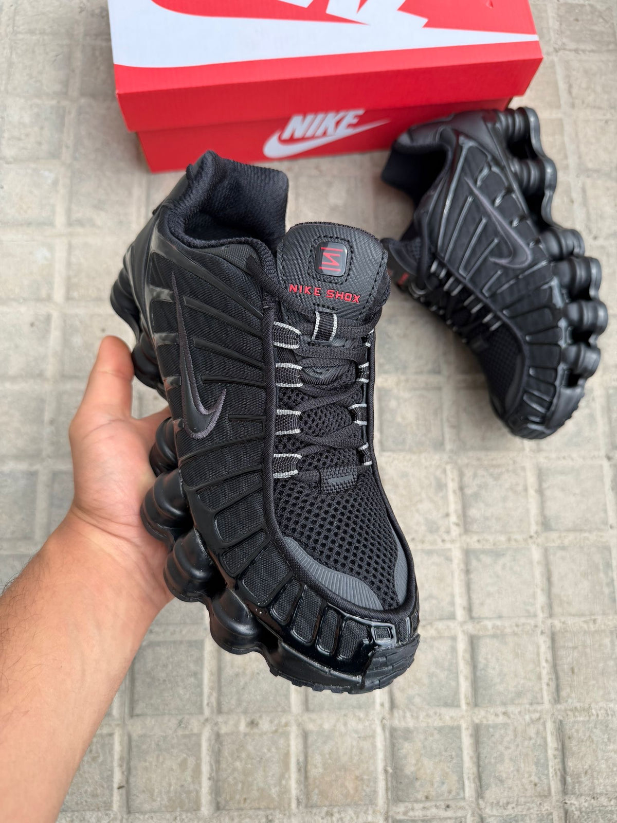 NIKE SHOX