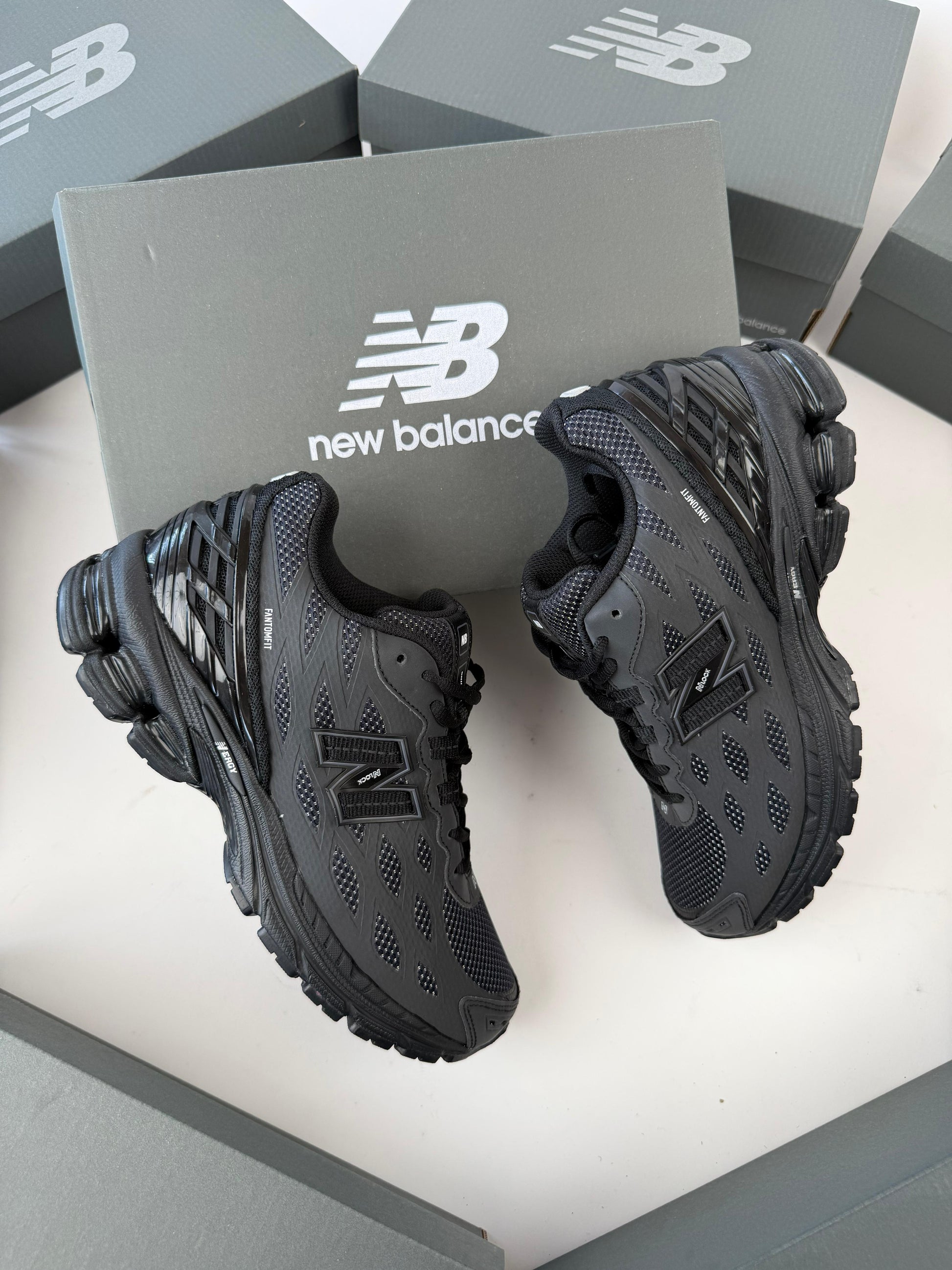 NEW BALANCE 1906 R