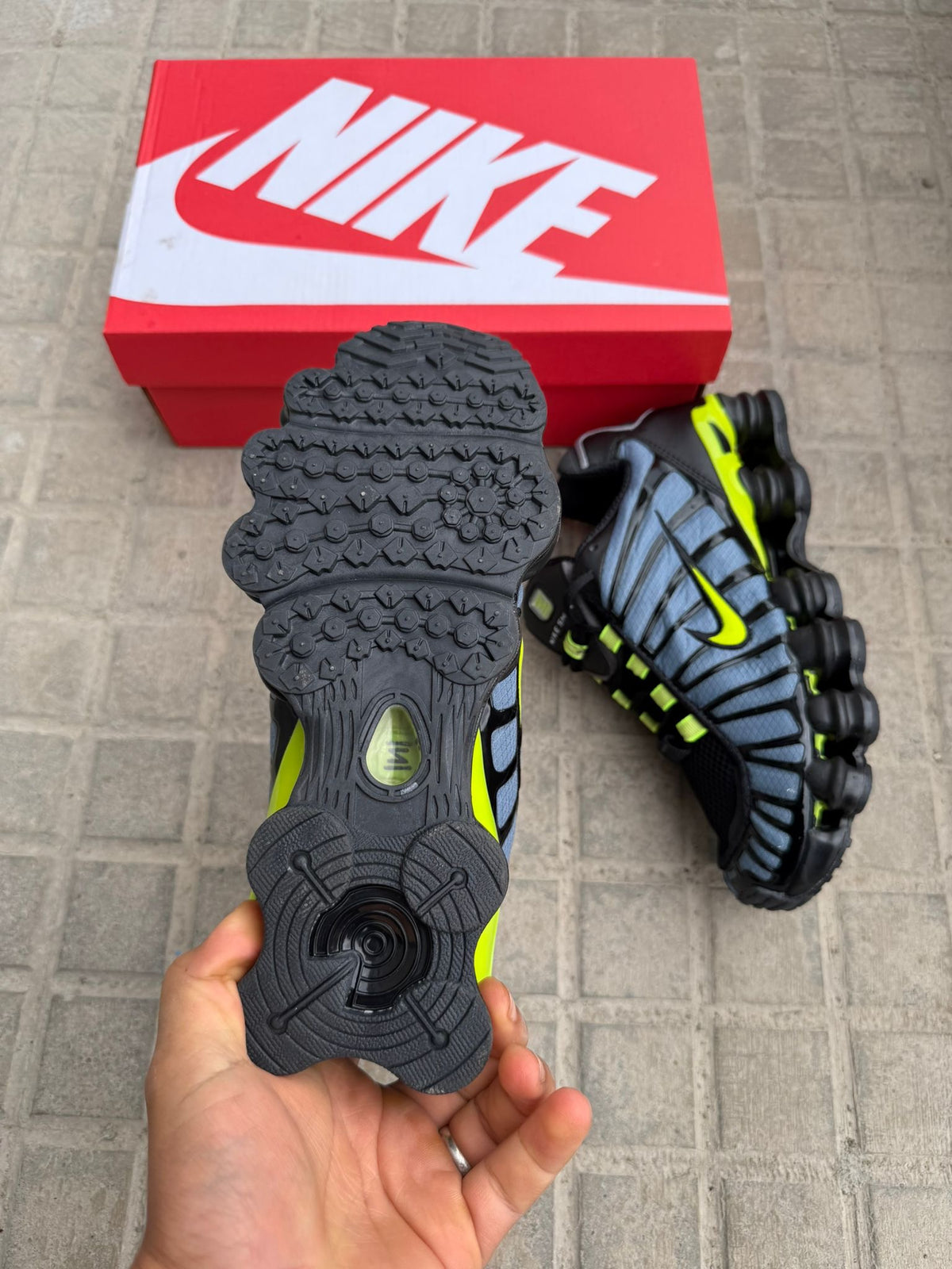 NIKE SHOX