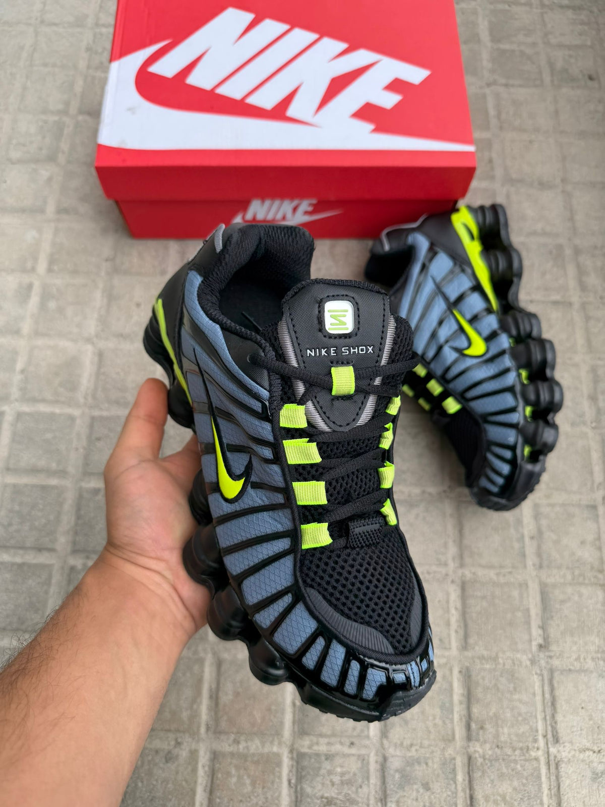 NIKE SHOX