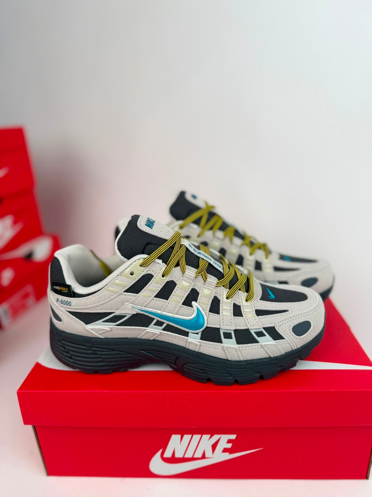 NIKE P6000