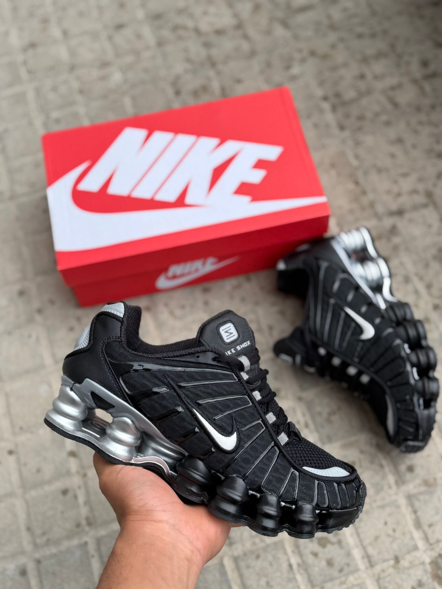 NIKE SHOX