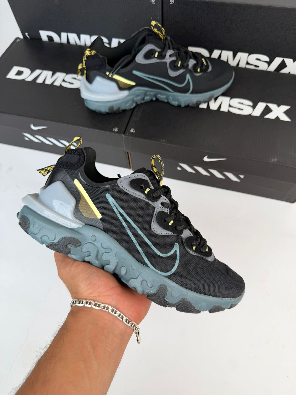 NIKE REACT VISION