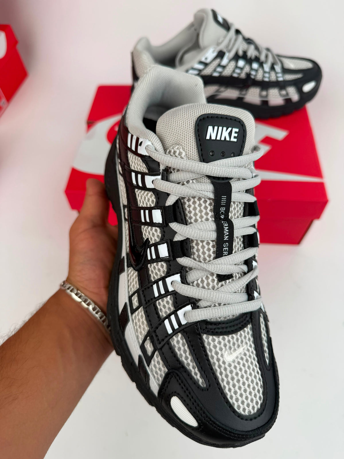 NIKE P6000